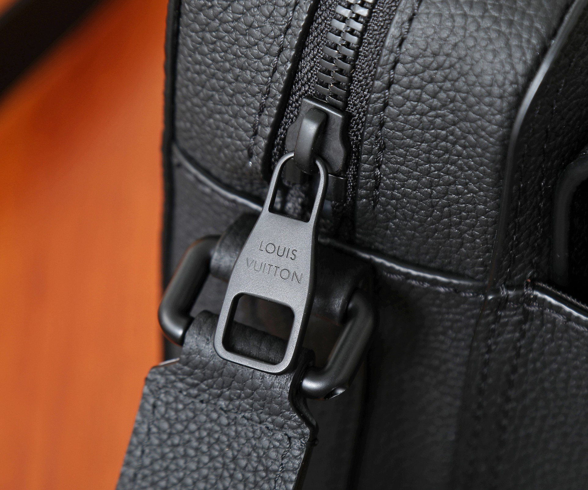 LV Boarding Messenger M15265 24x18x9cm