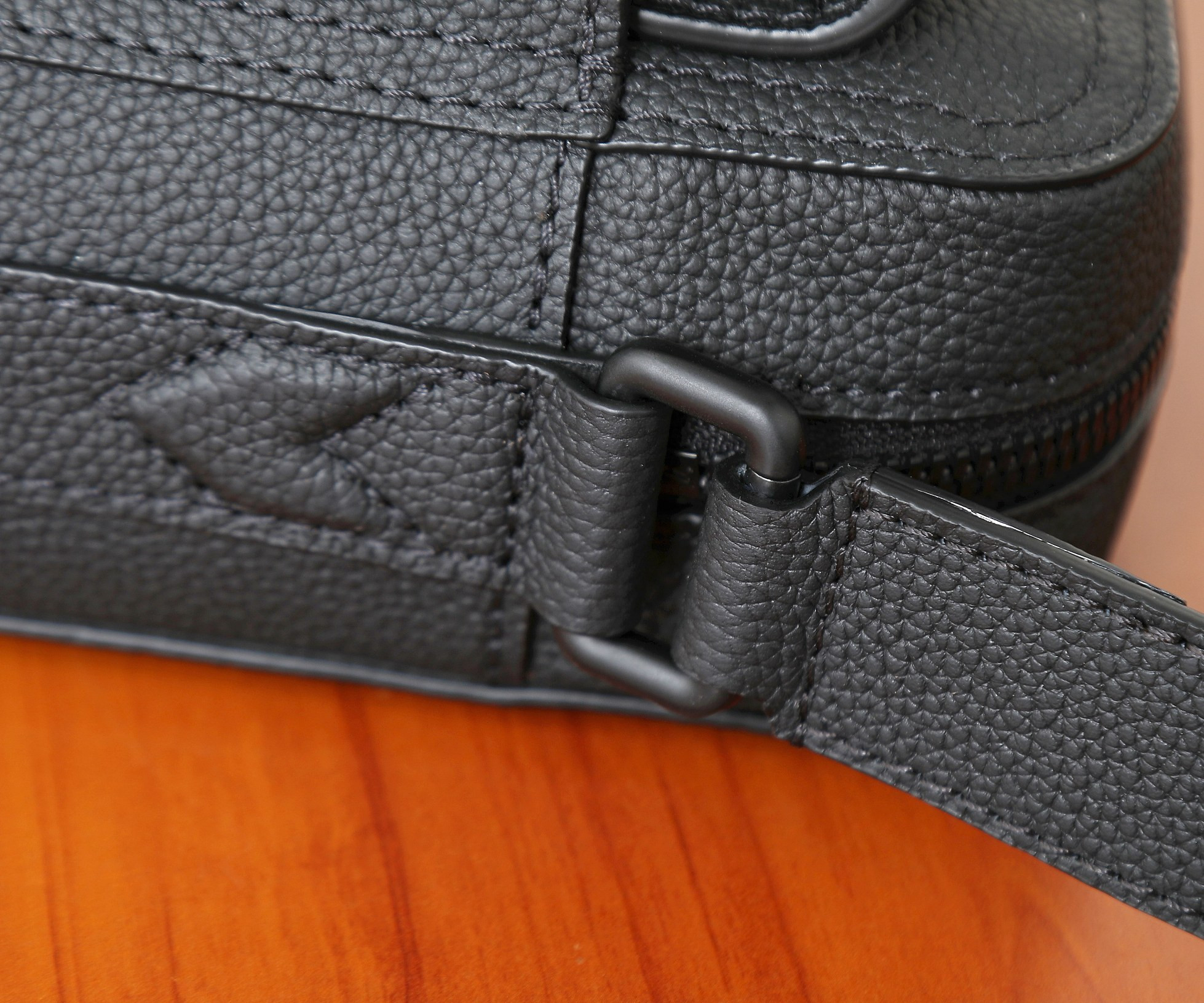 LV Boarding Messenger M15265 24x18x9cm
