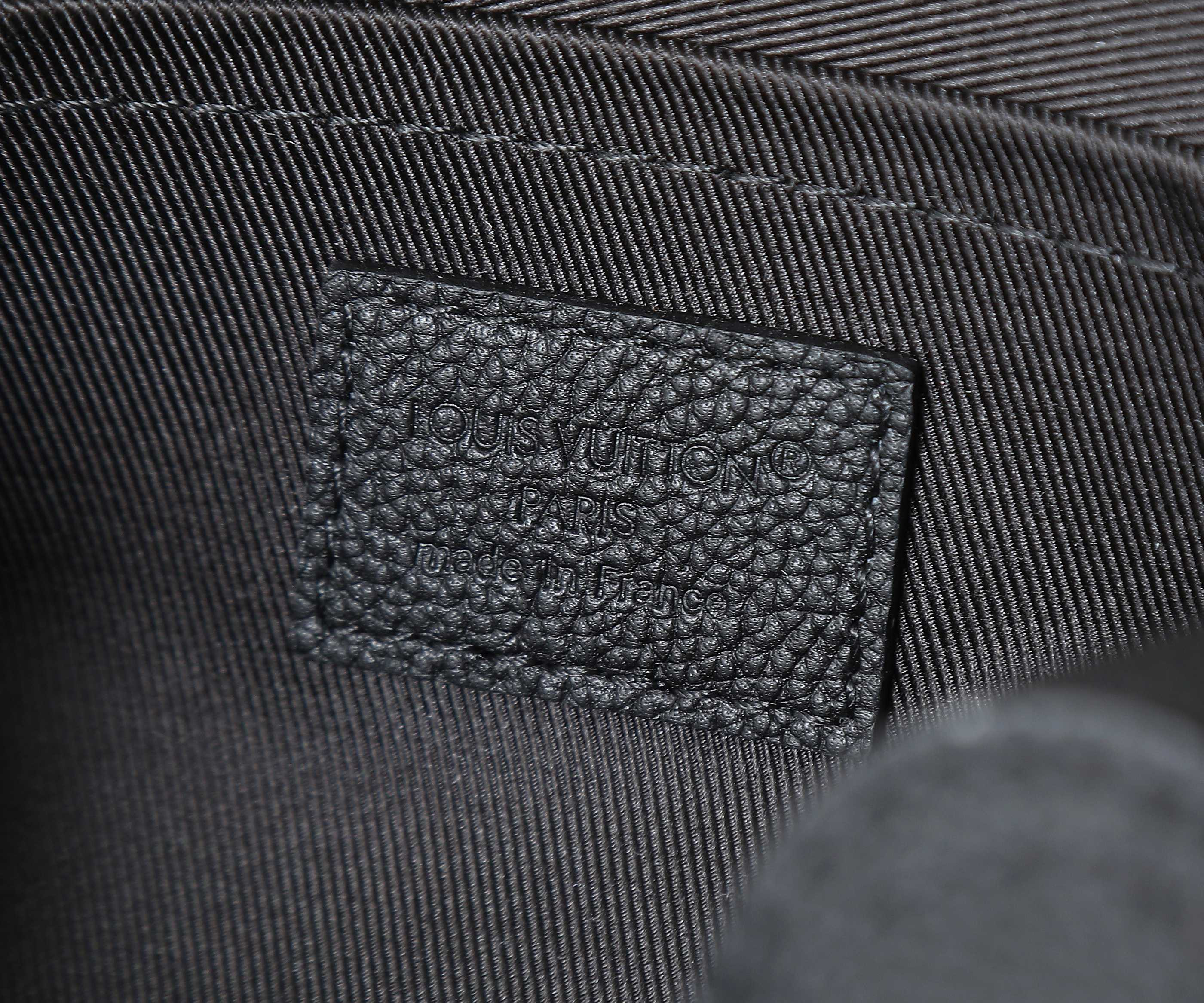 LV Boarding Messenger M15265 24x18x9cm