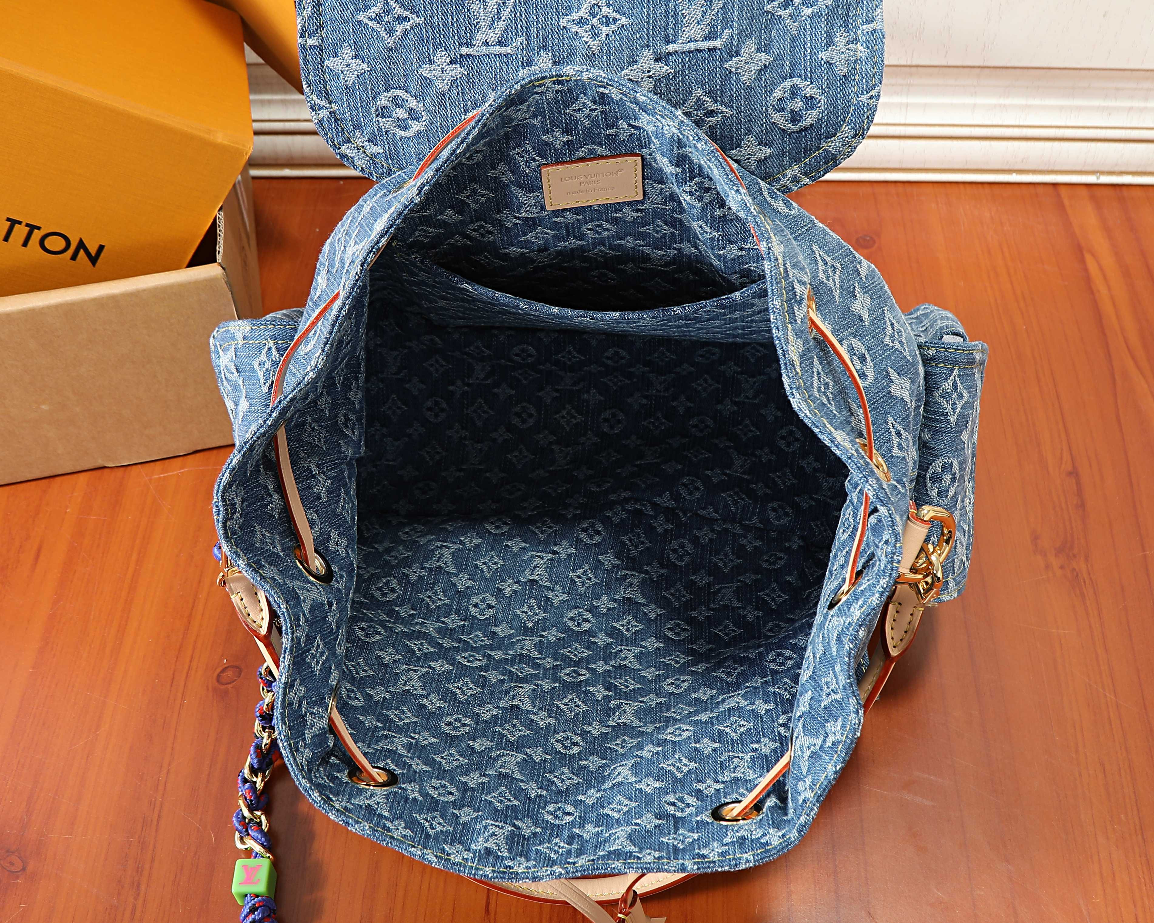 LV Montsouris Cargo Backpack M27330 32x30.5x16cm