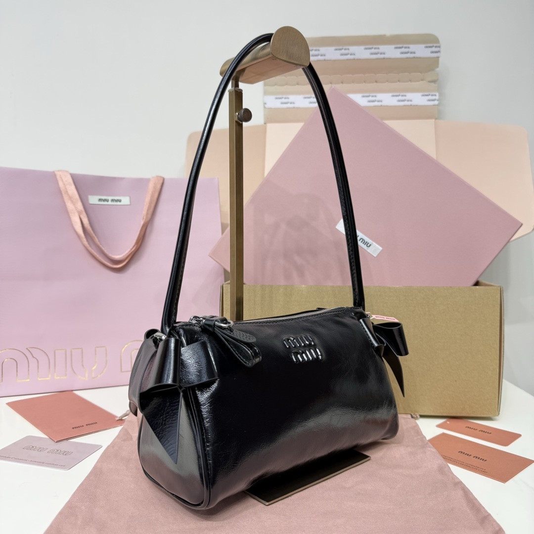 M1v M1v shiny leather pouch 12.5x21x9.5cm