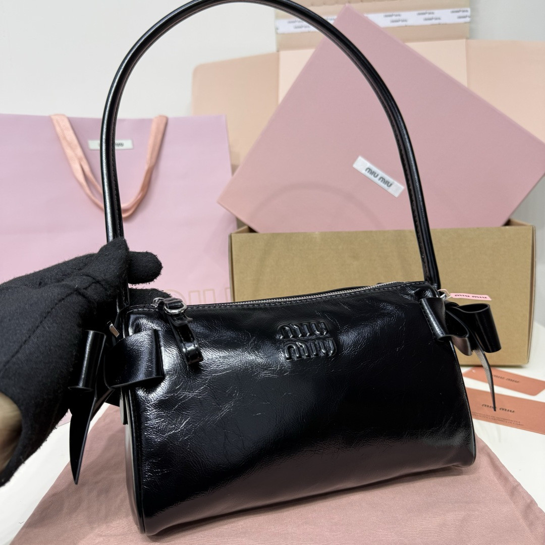 M1v M1v shiny leather pouch 12.5x21x9.5cm