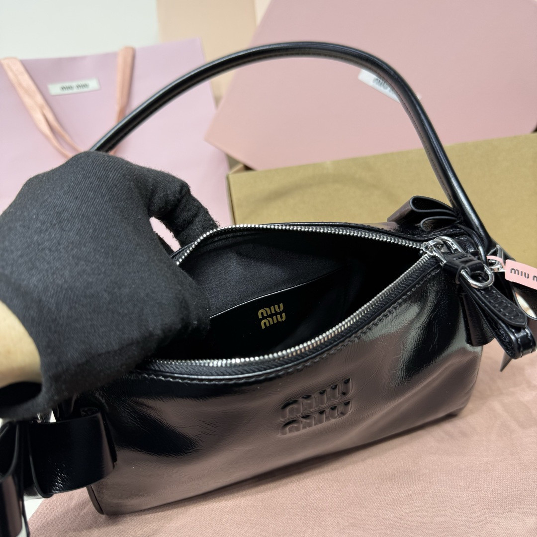 M1v M1v shiny leather pouch 12.5x21x9.5cm
