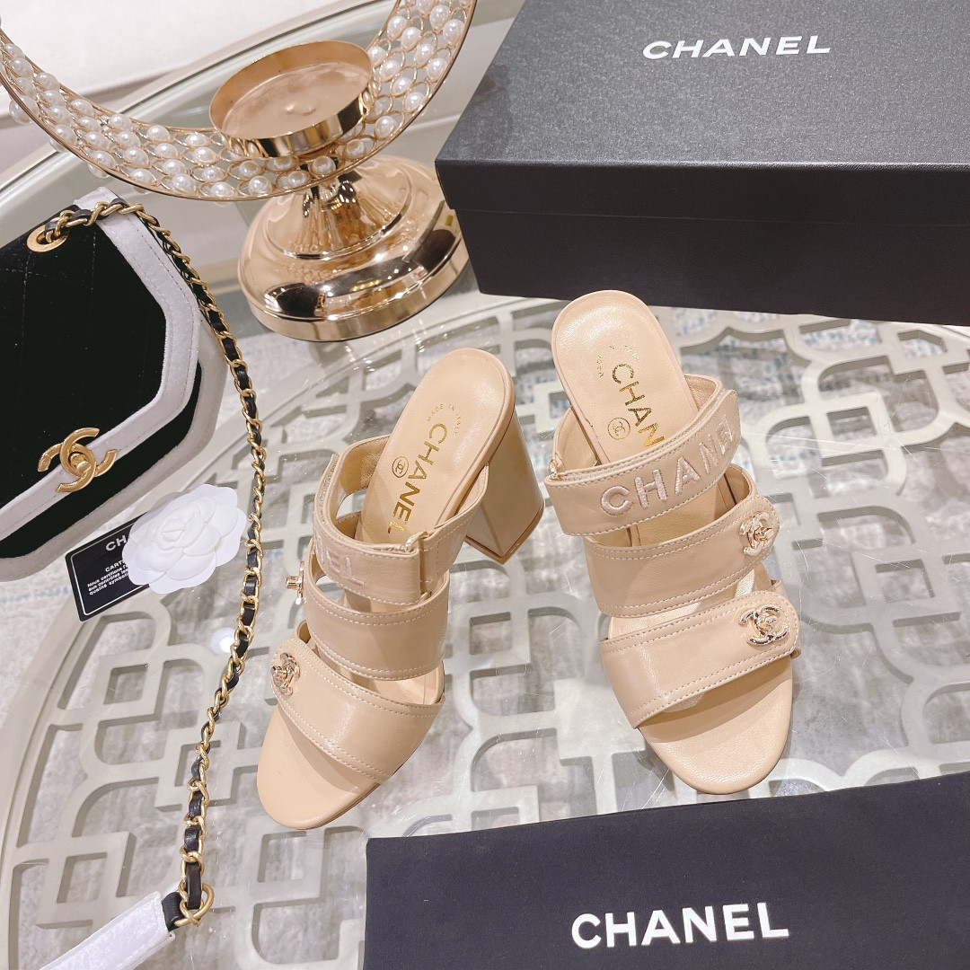 ua Ch*el sandal