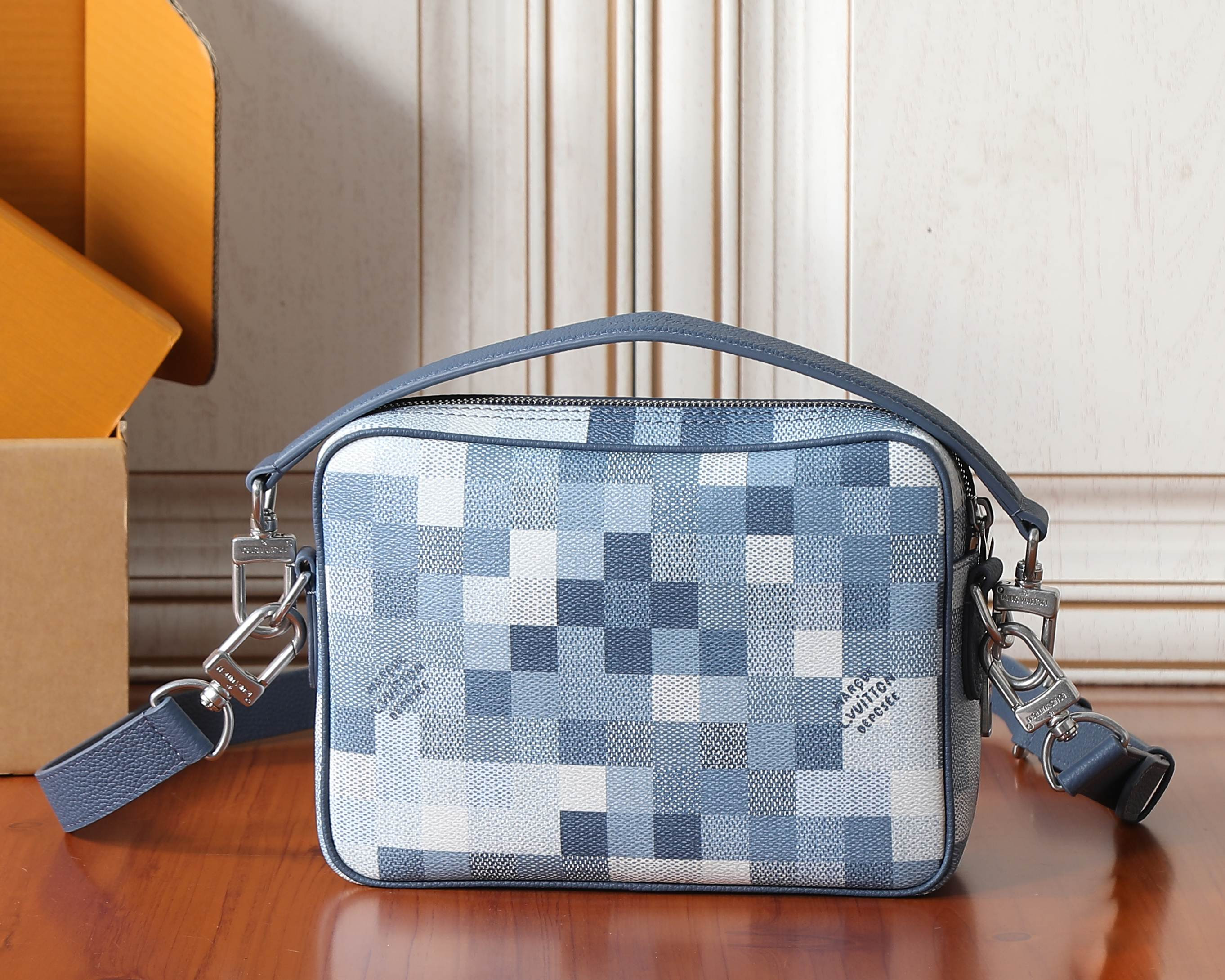 LV NIL Handbag M28606 25x17.5x11cm