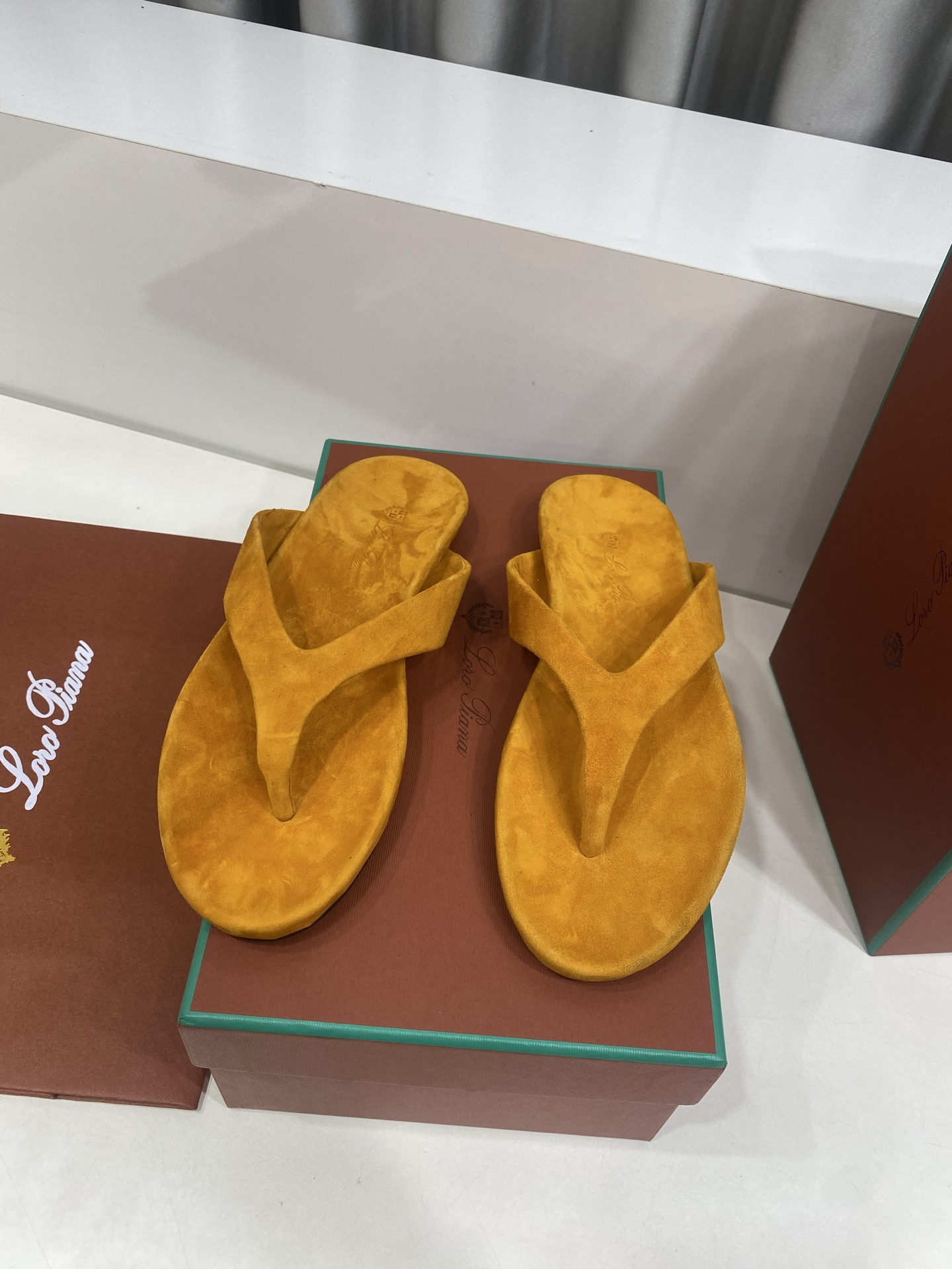 ua L**o p*ana ida sandal