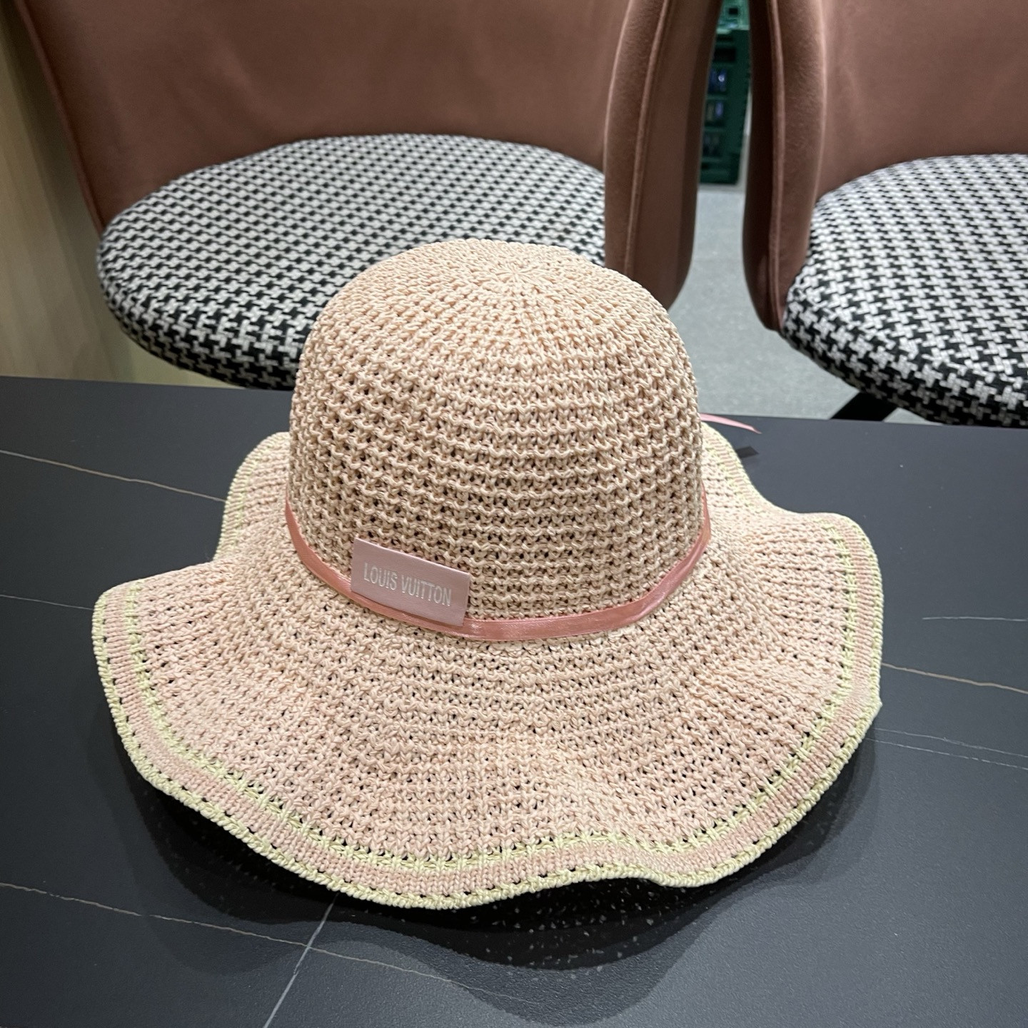 l0*is V*t0n straw hat
