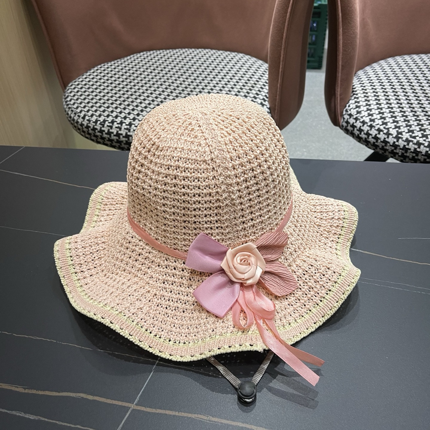 l0*is V*t0n straw hat