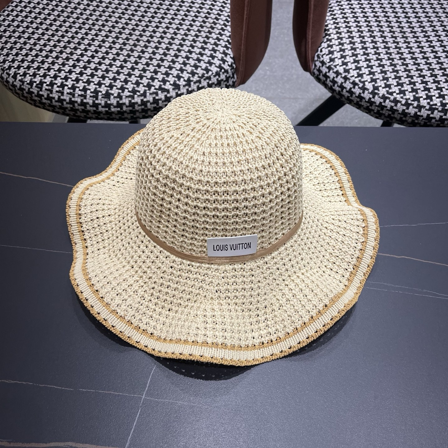 l0*is V*t0n straw hat