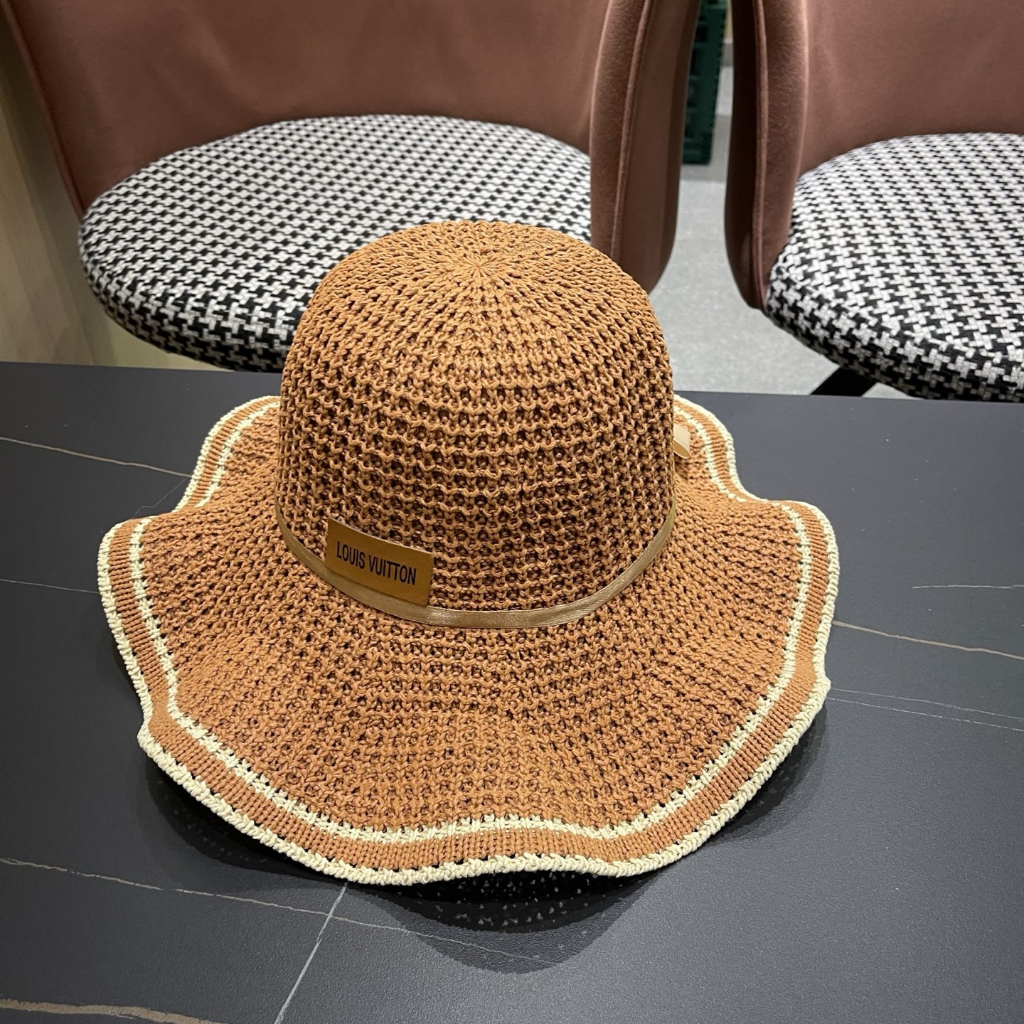 l0*is V*t0n straw hat