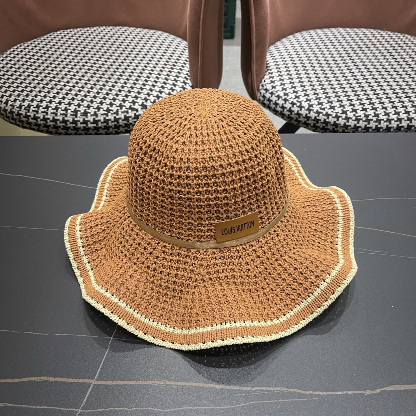 l0*is V*t0n straw hat