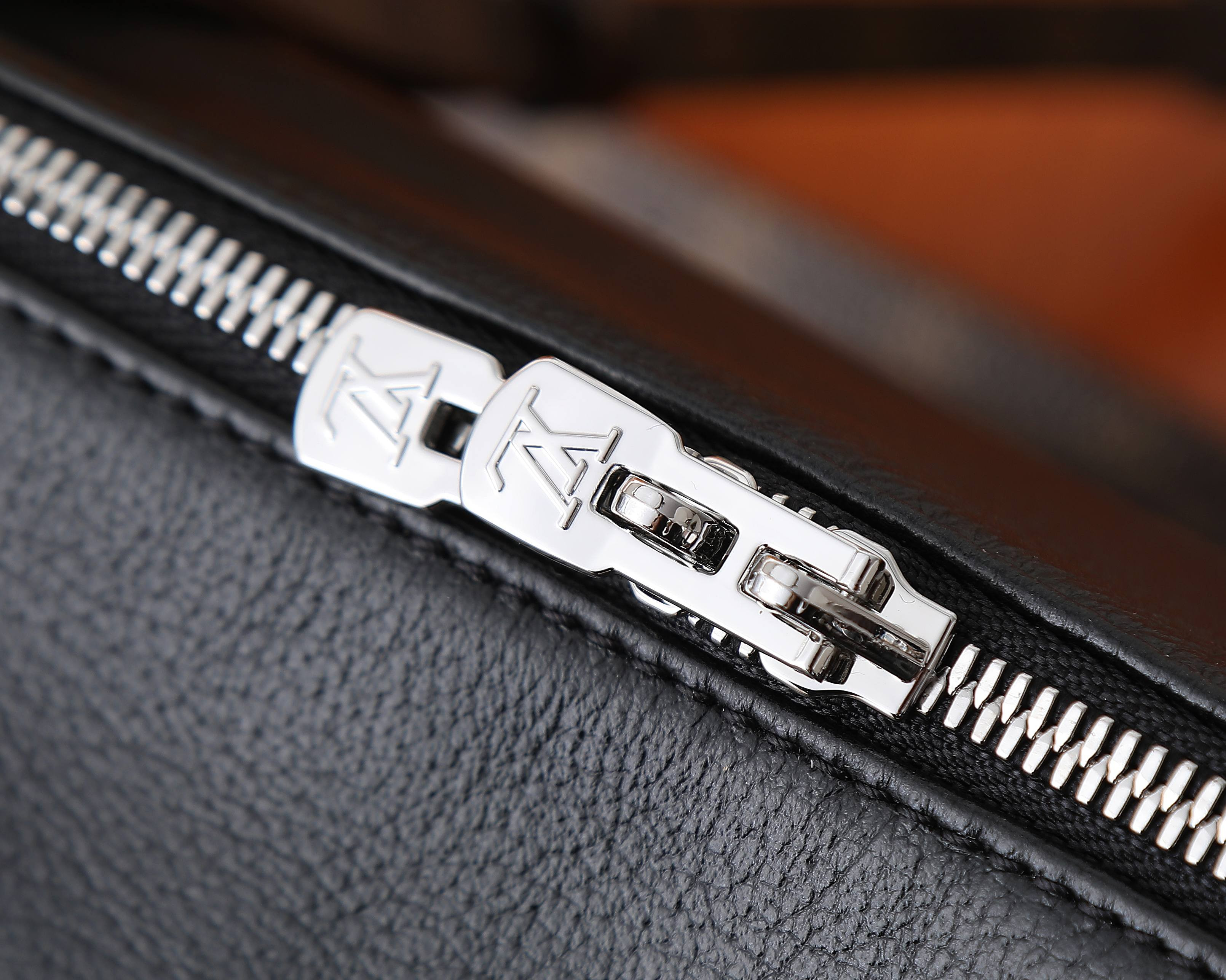 LV Express PM M27920 26x17x13.5cm