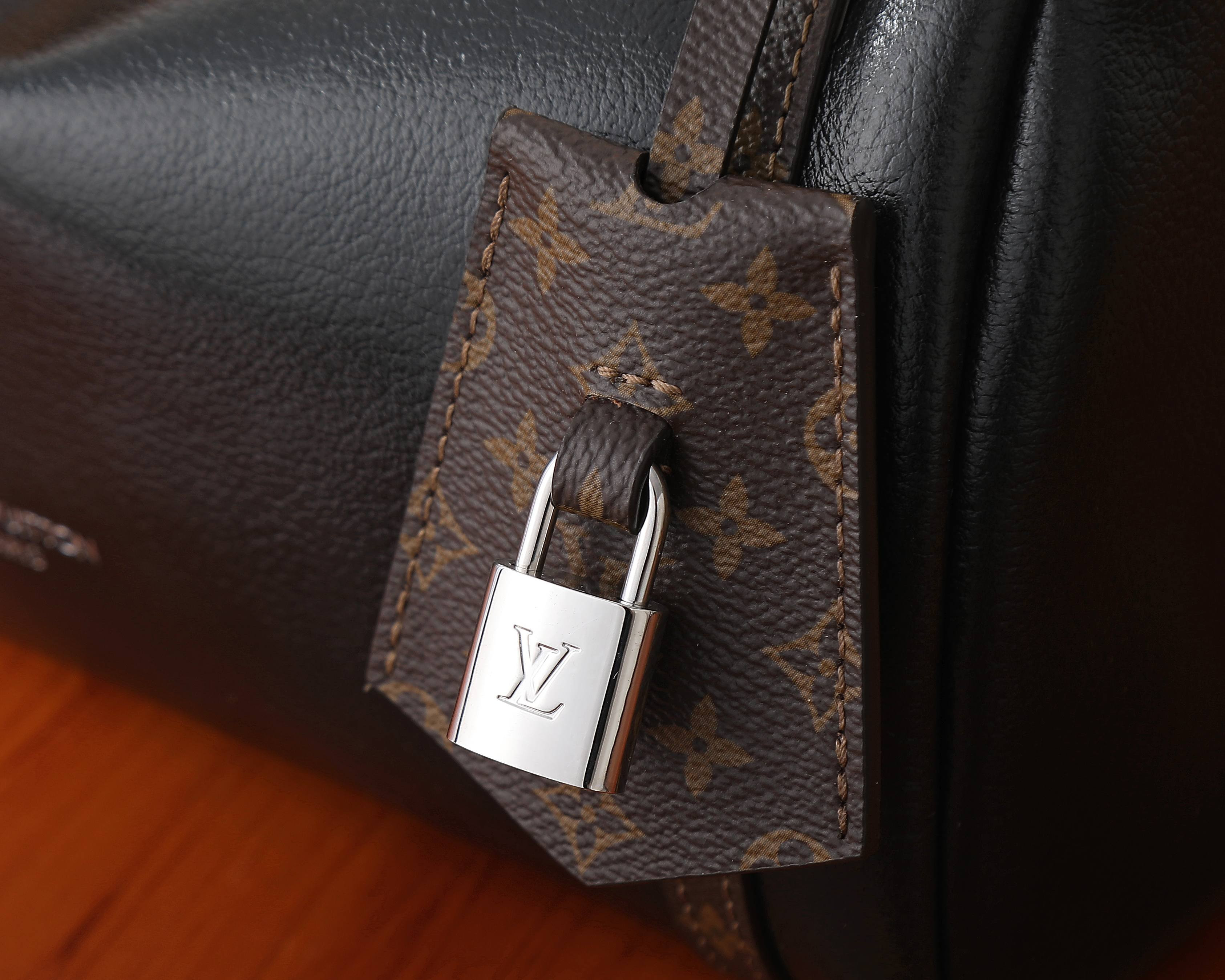 LV Express PM M27920 26x17x13.5cm