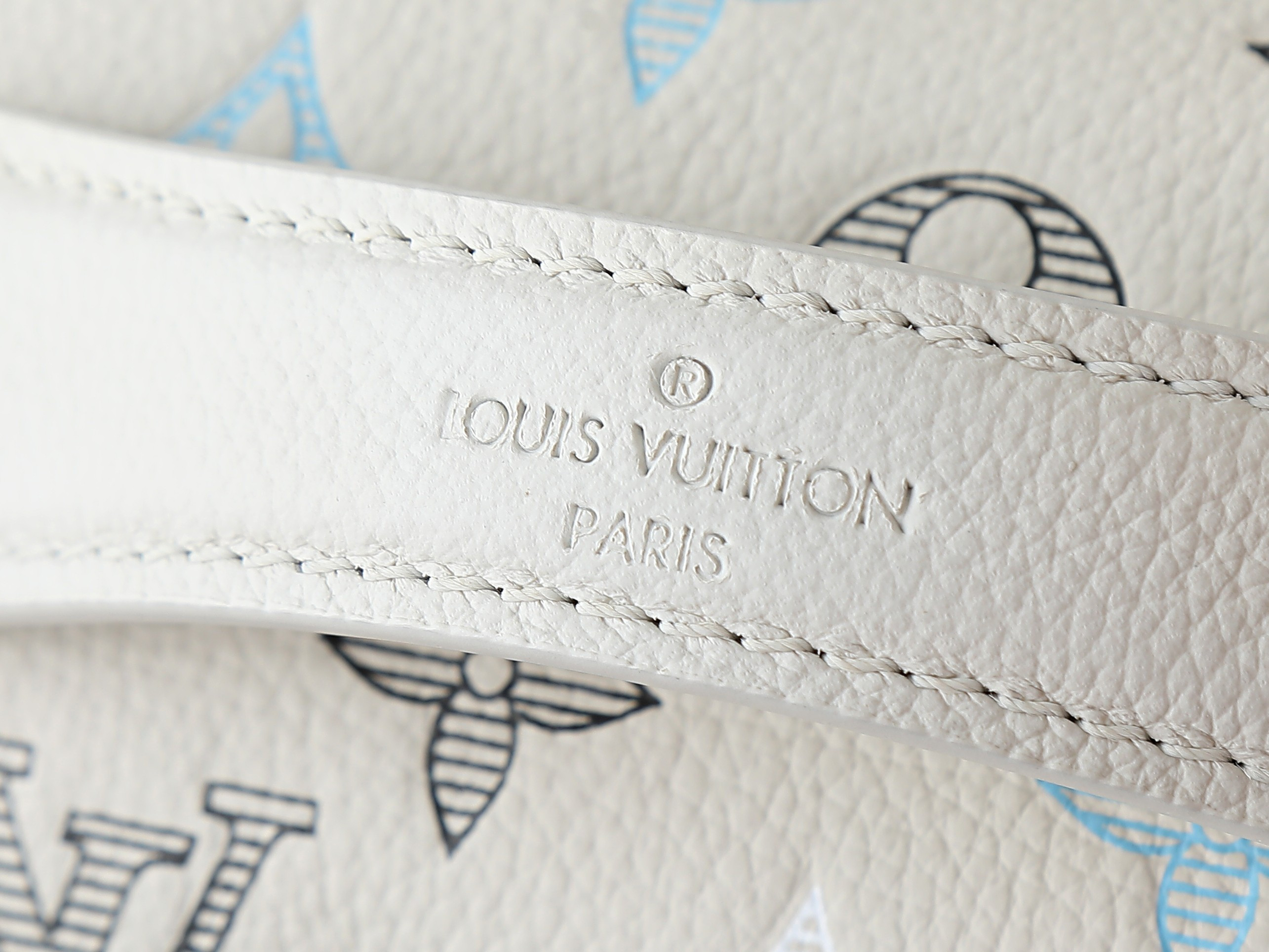 LV Rush Bumbag M28619 30x15x8cm