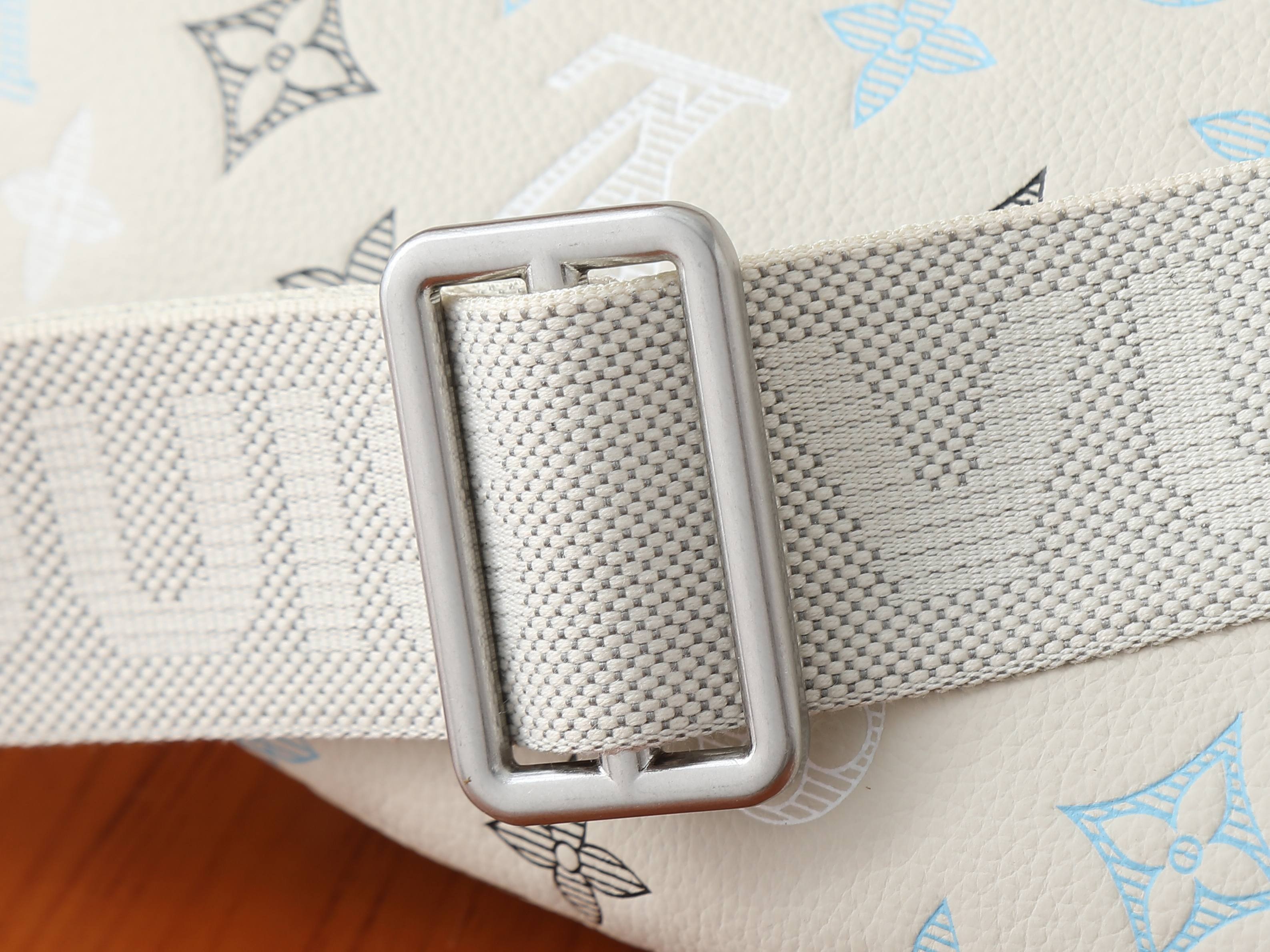 LV Rush Bumbag M28619 30x15x8cm