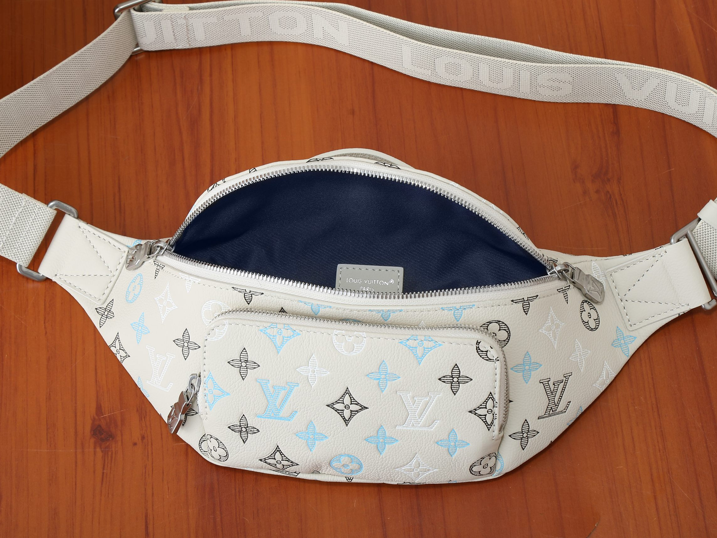 LV Rush Bumbag M28619 30x15x8cm