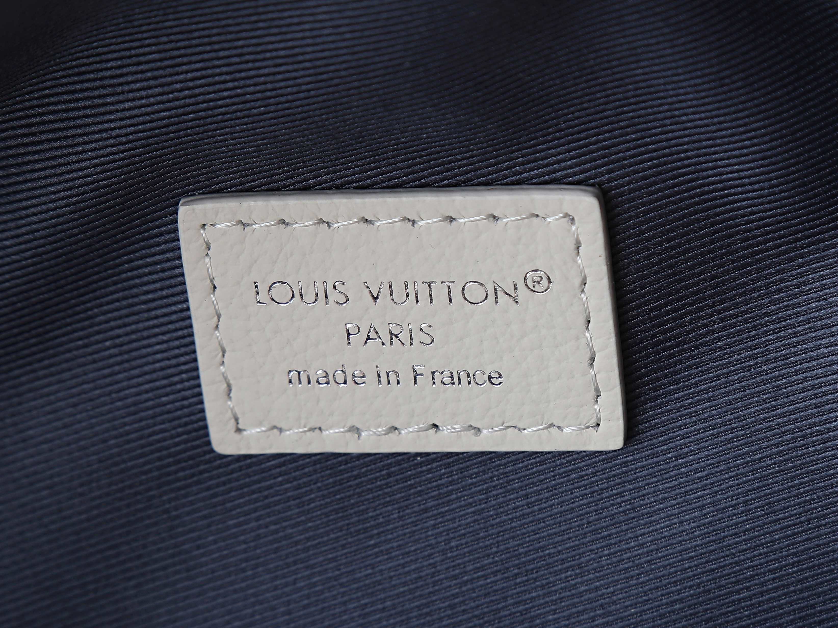 LV Rush Bumbag M28619 30x15x8cm