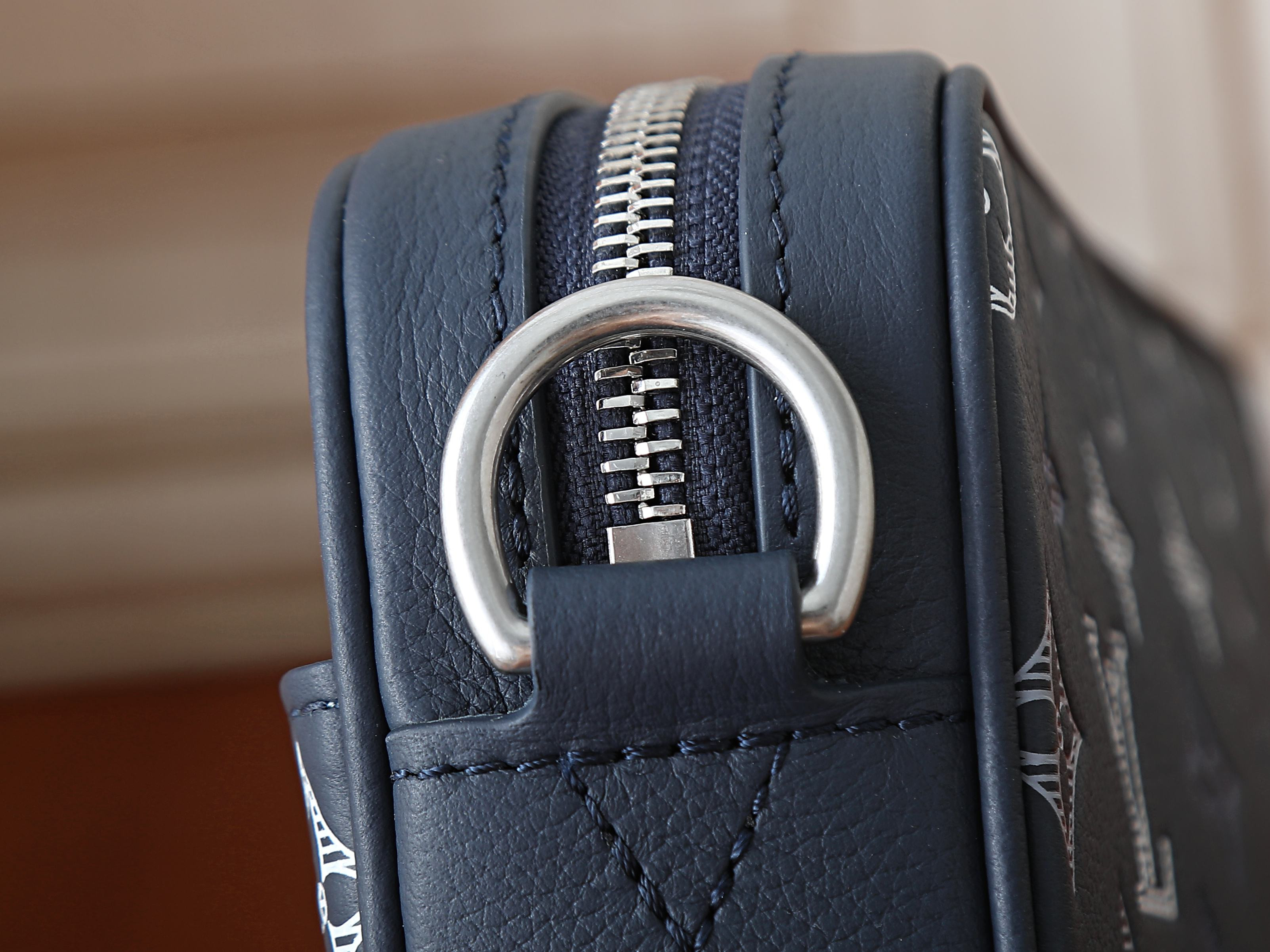 LV Trio Messenger Bag M28618 25x18.5x7cm
