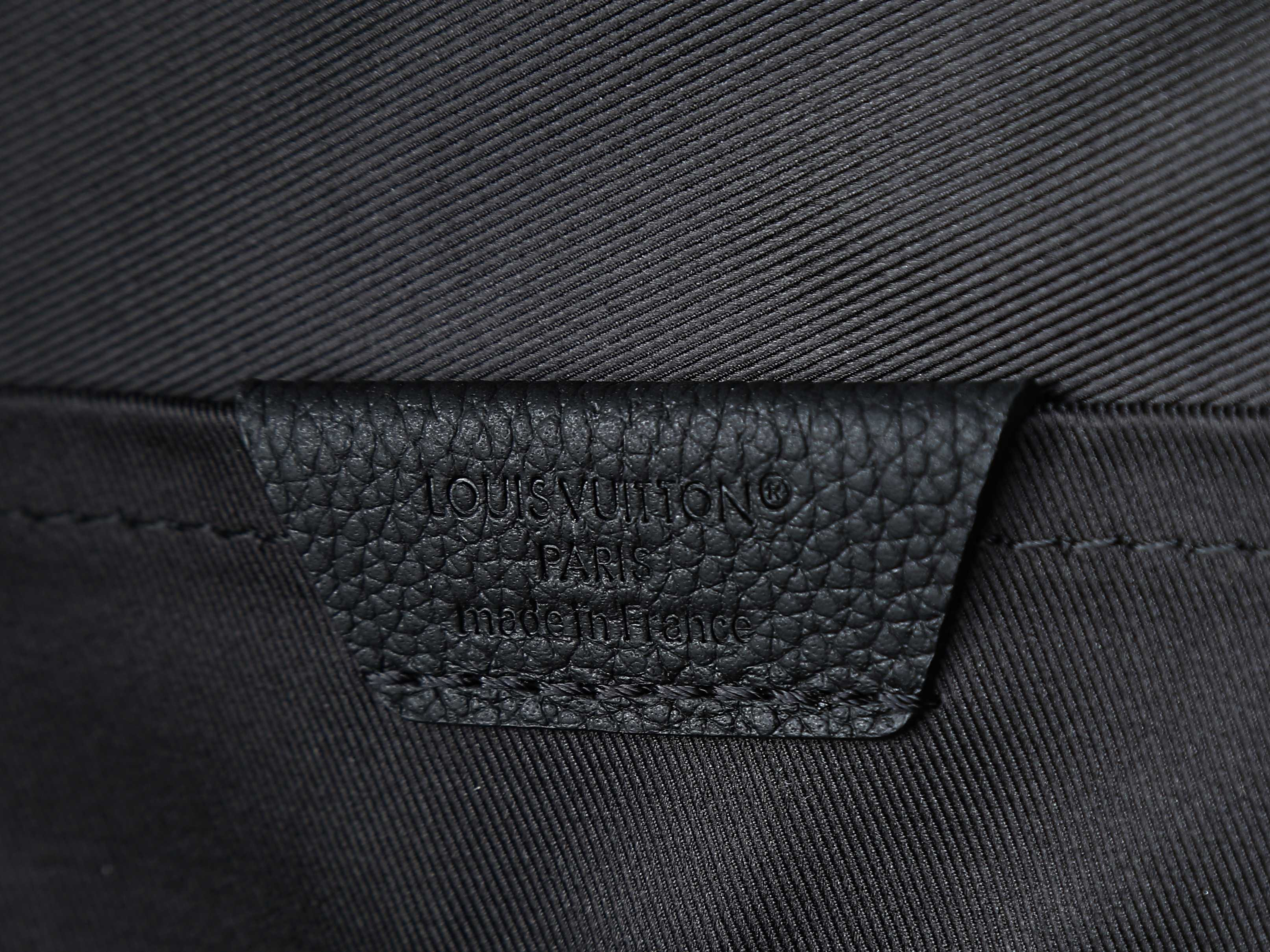 LV Discovery Backpack PM M28789 31x42x17cm