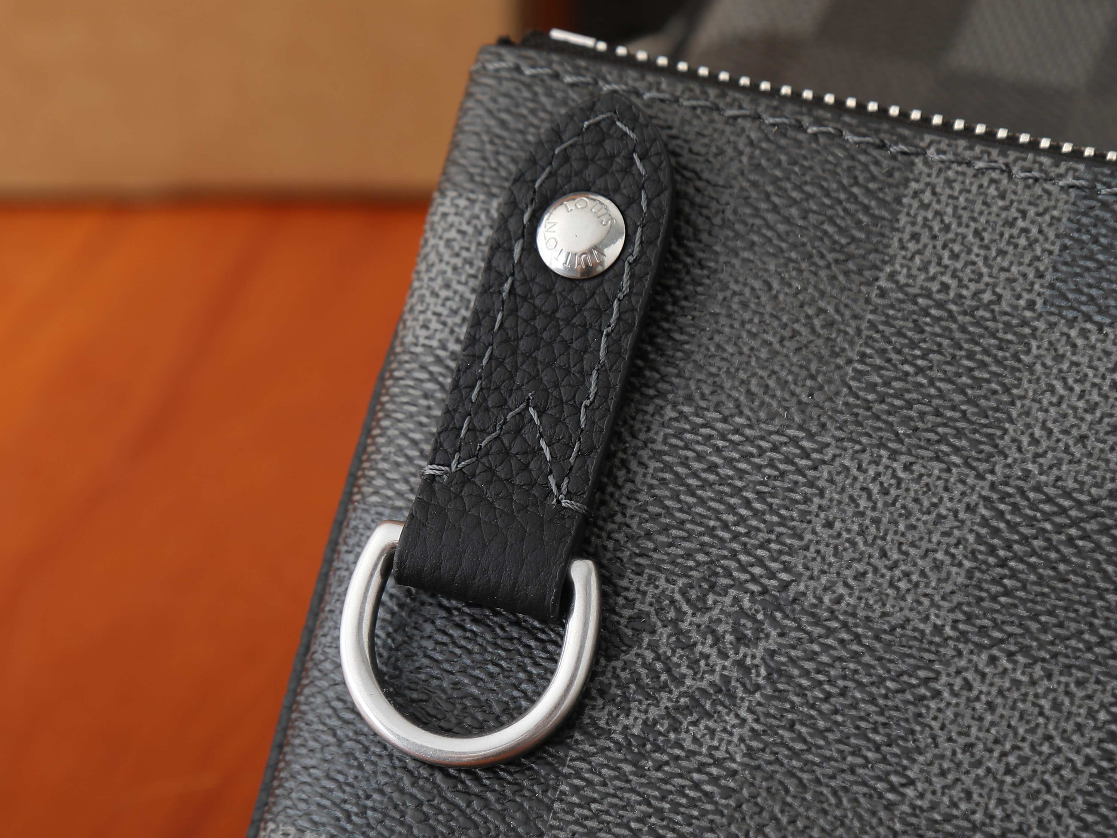 LV Trio Messenger Bag M28602 25x18.5x7cm
