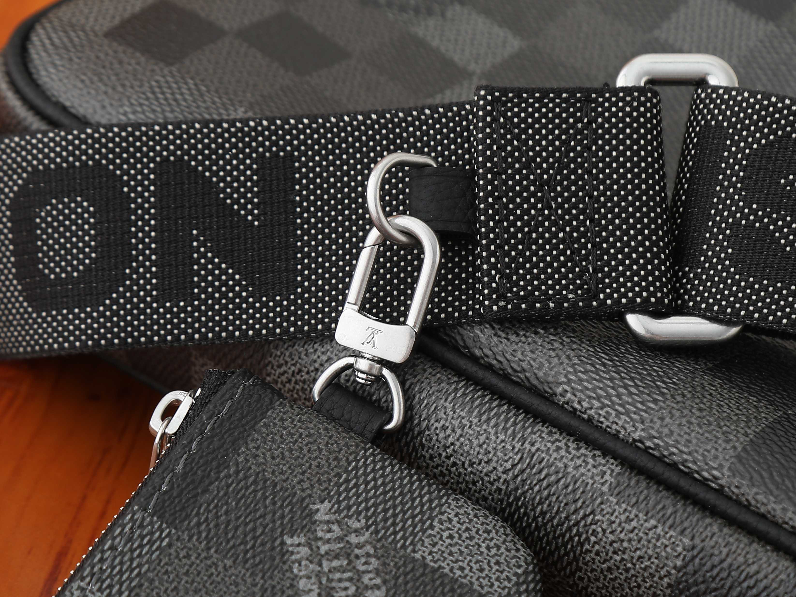 LV Trio Messenger Bag M28602 25x18.5x7cm