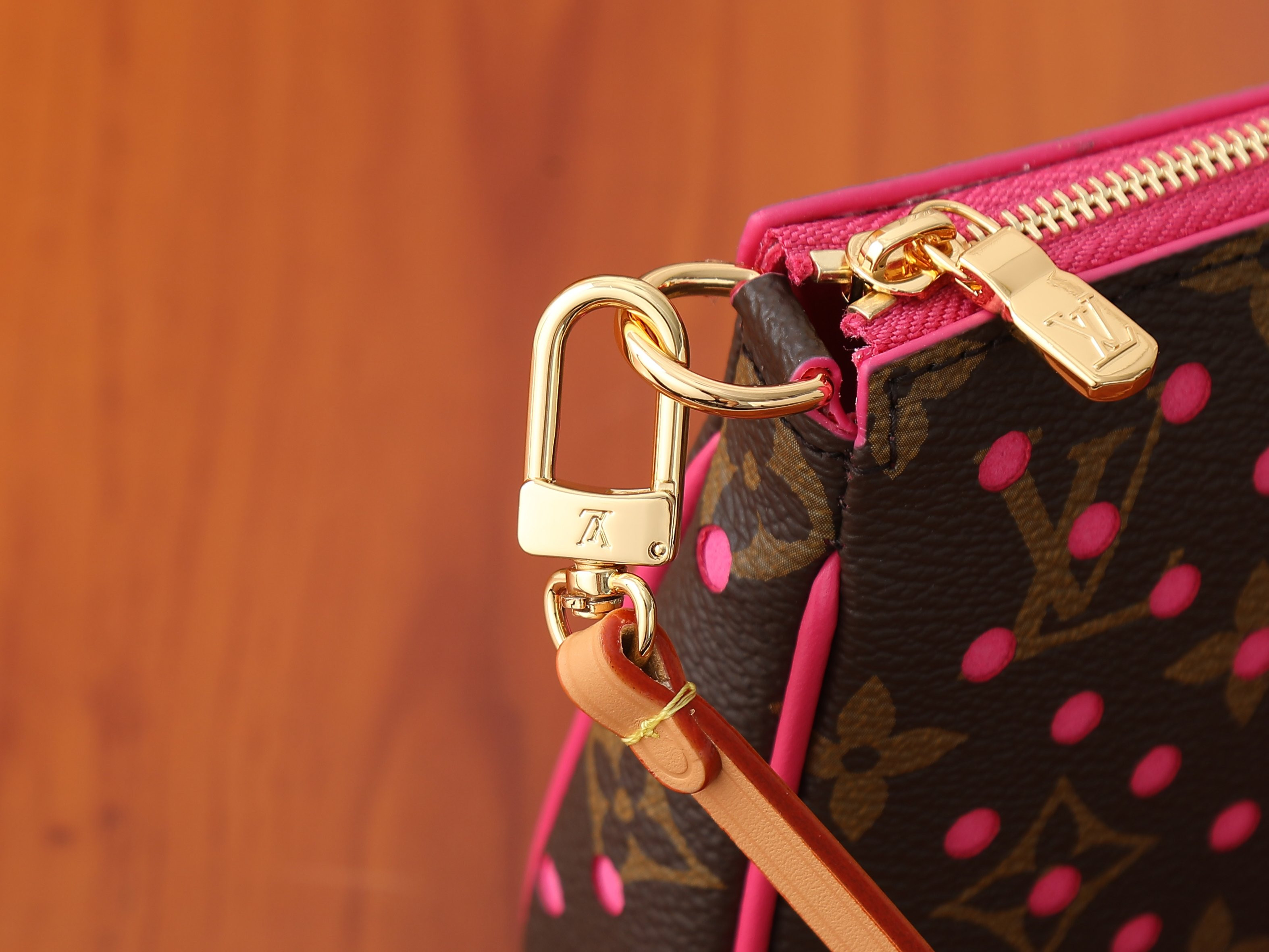 LV Accessory Pouch M29001 22x13x4cm