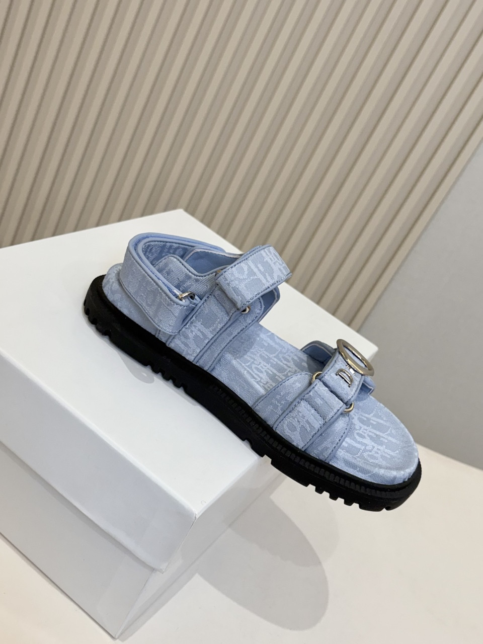 ua D*or myD*or sandal