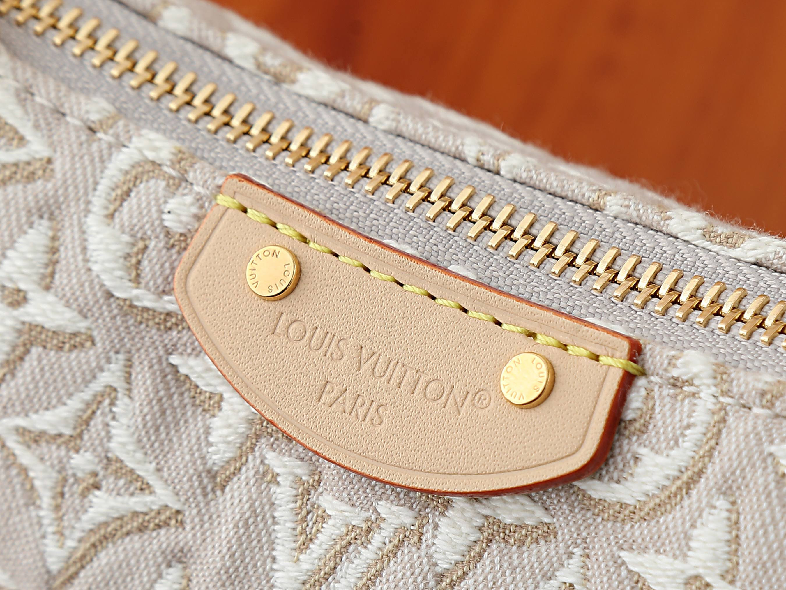 LV Pochette Hills M29879 18.5x11x6.5cm