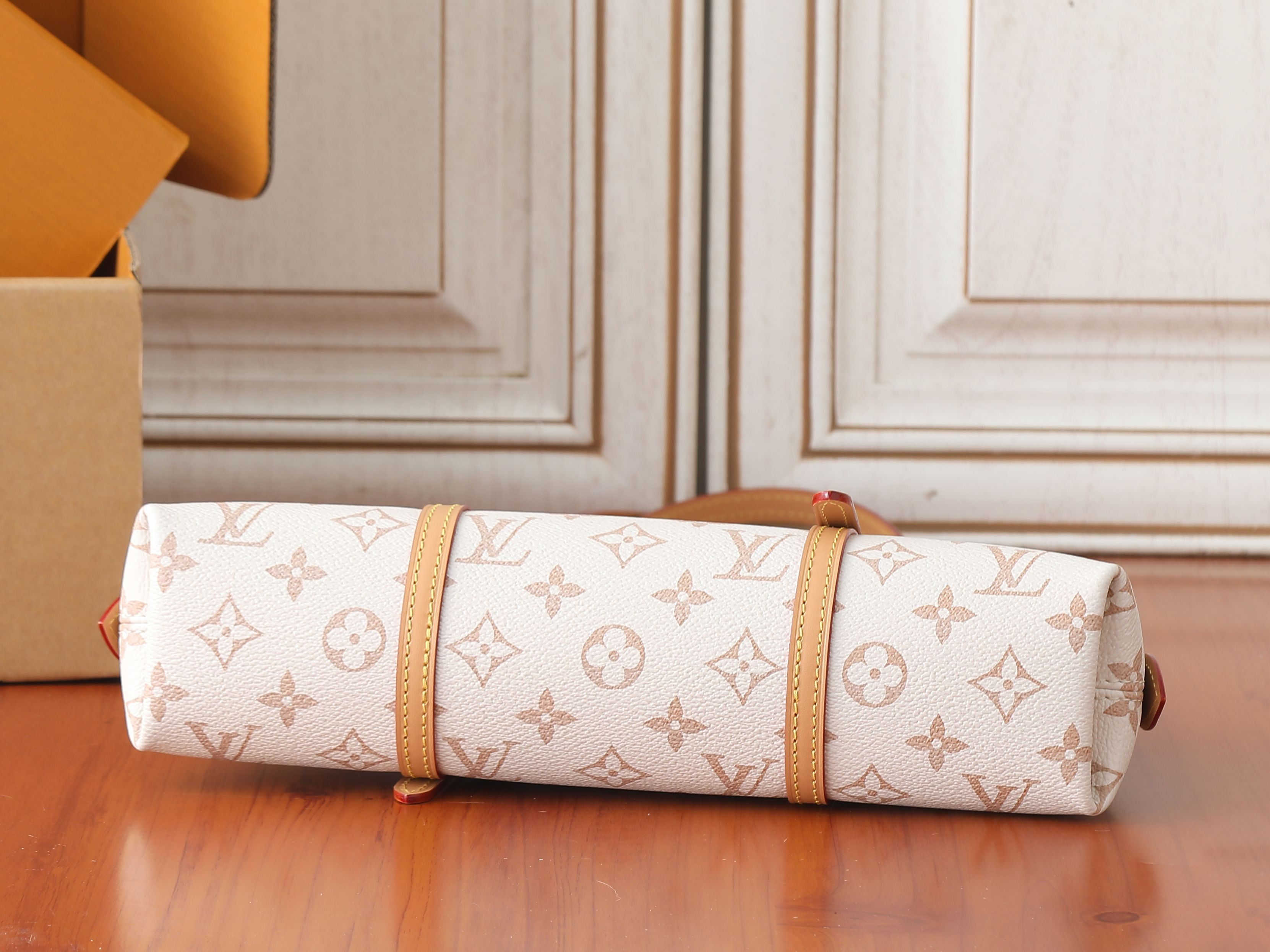 LV Squire East-West M2A457 29x14x8cm