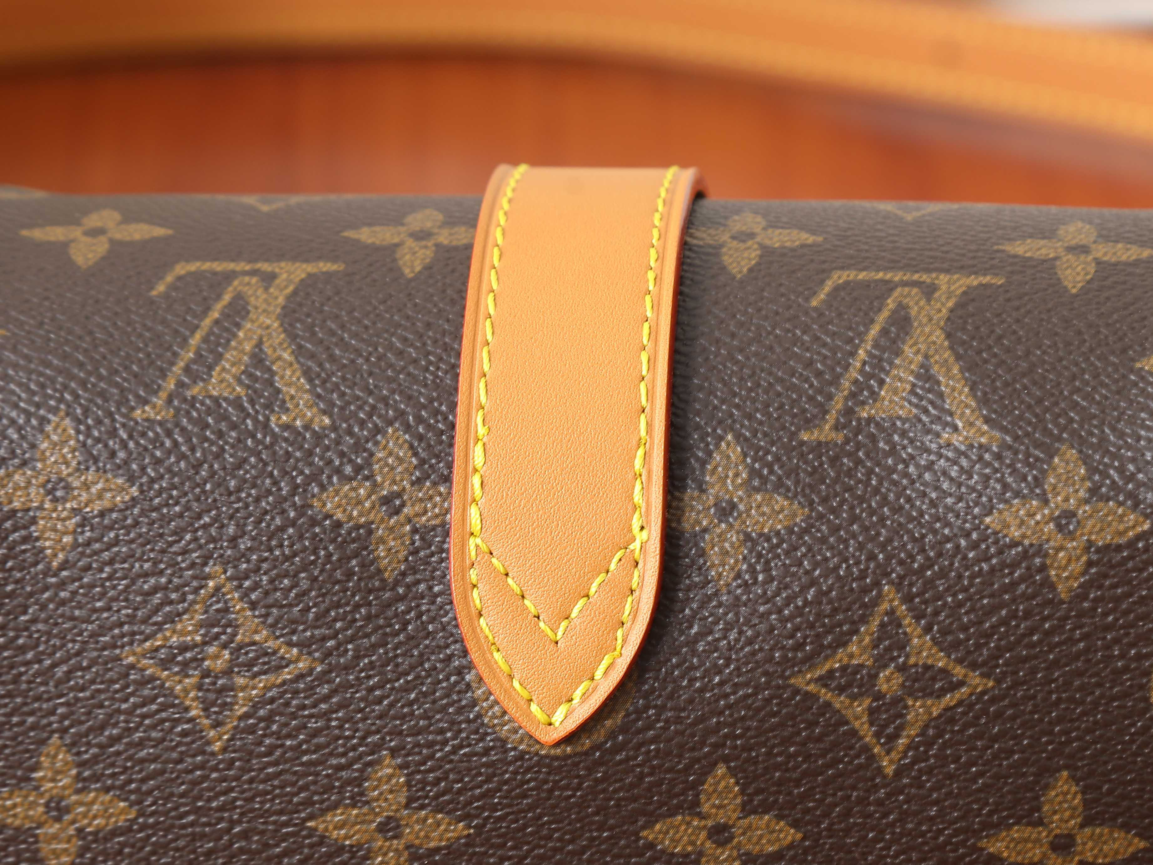 LV Cargo Wearable Wallet M14742 23x14x10cm