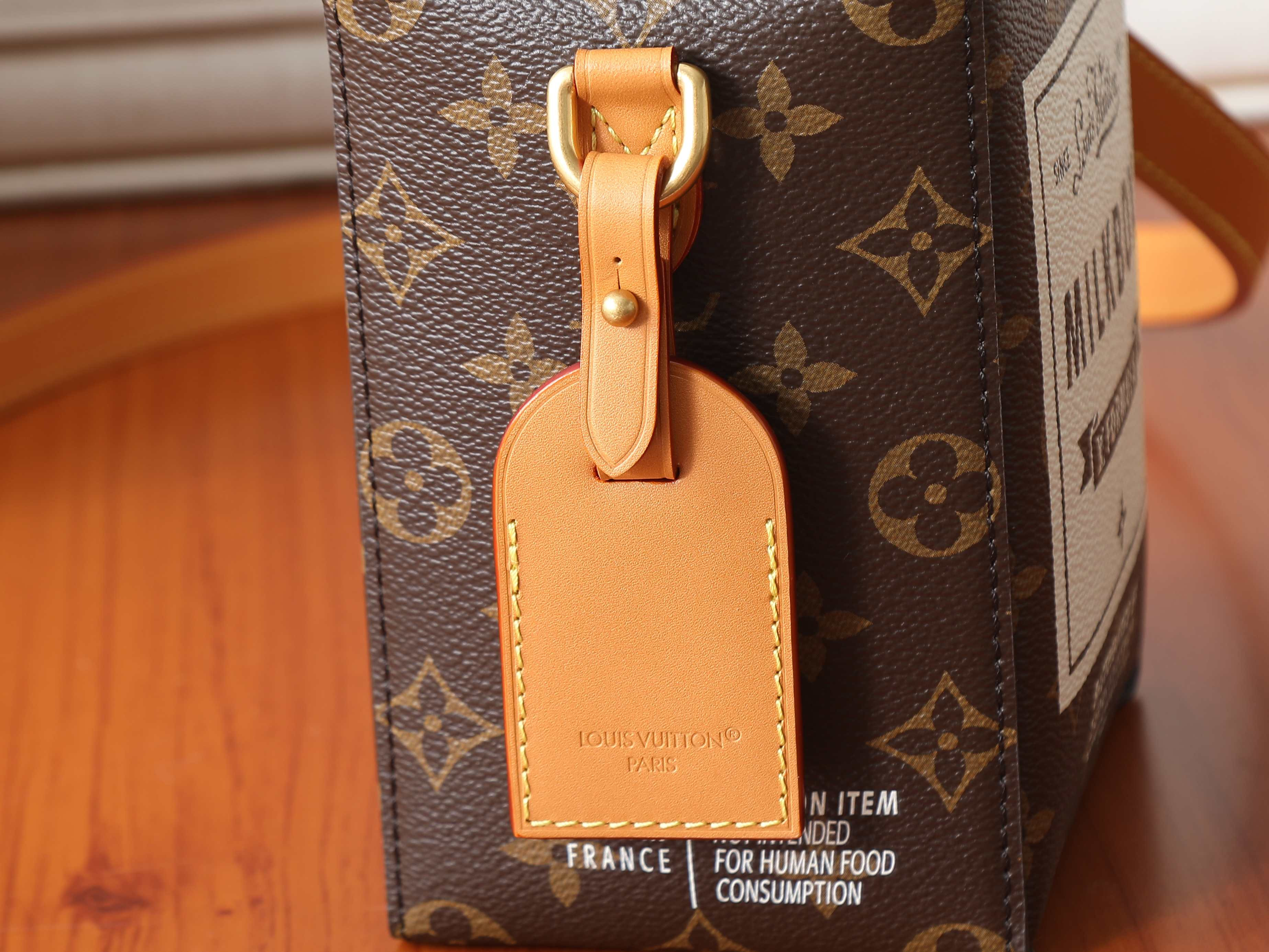 LV Milk Bag M29326 12x22x10cm