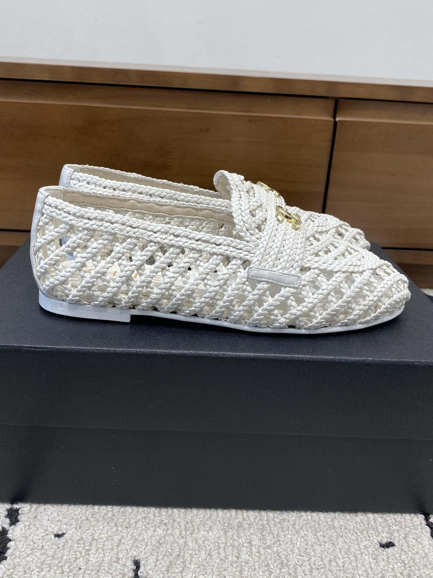 ua Ch*el flat shoes