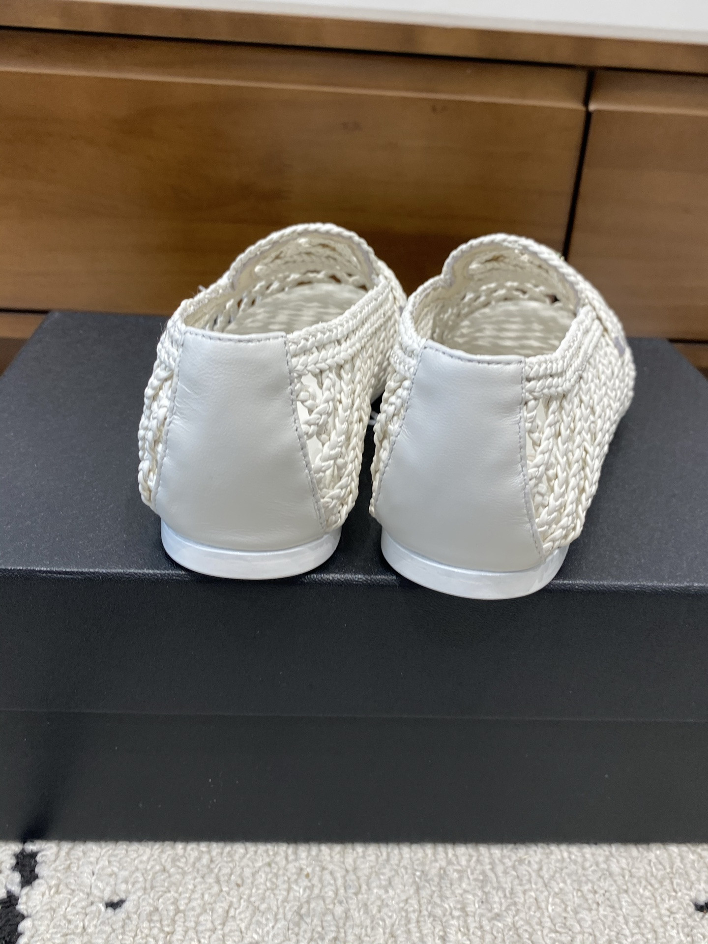 ua Ch*el flat shoes