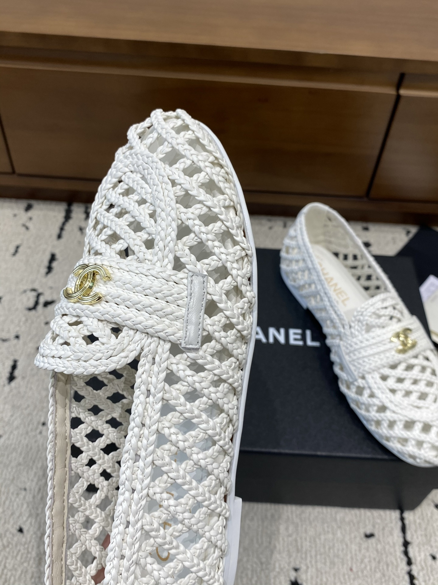 ua Ch*el flat shoes