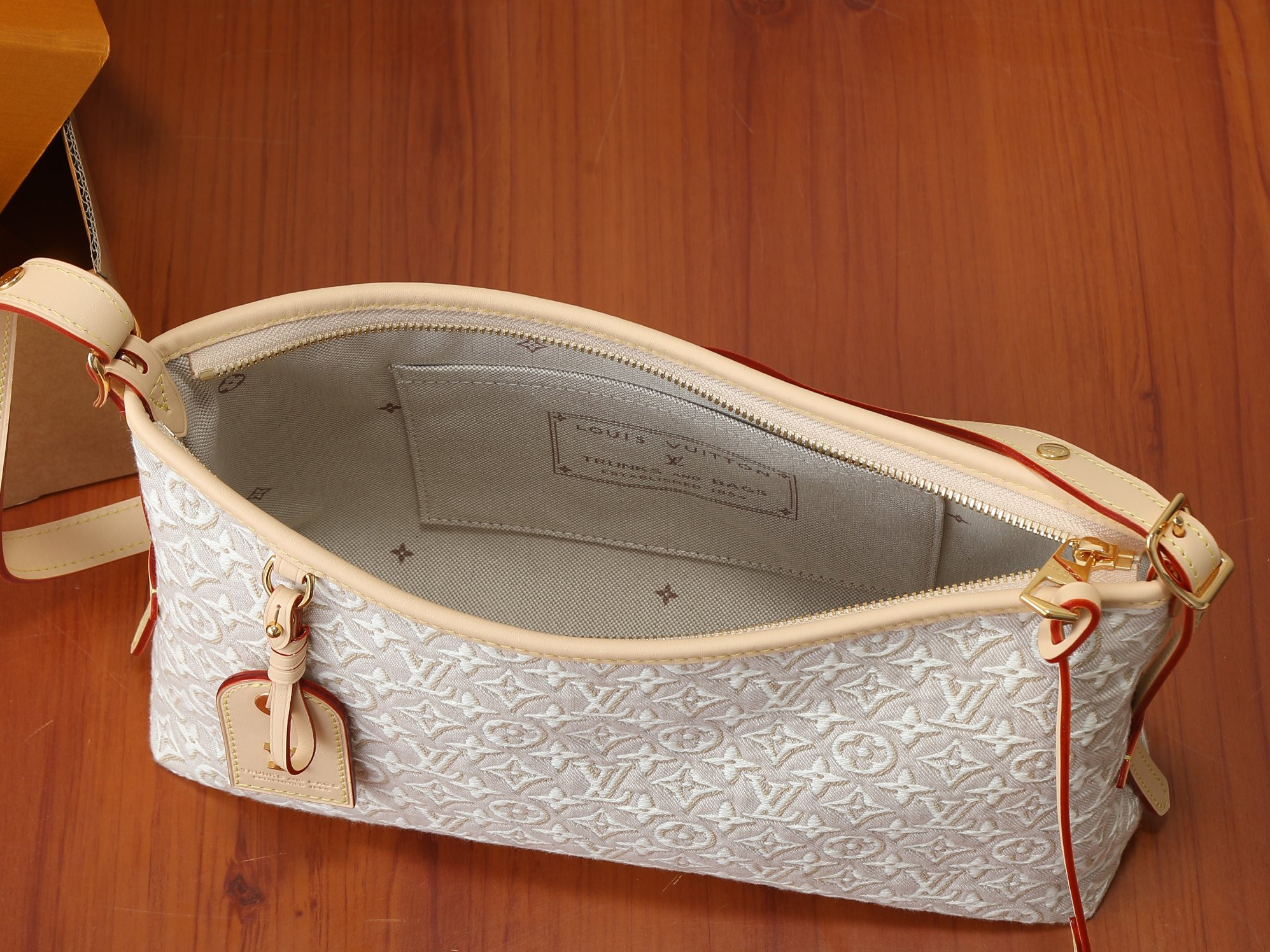 LV Carryall East-West M2A136 36x19x10cm