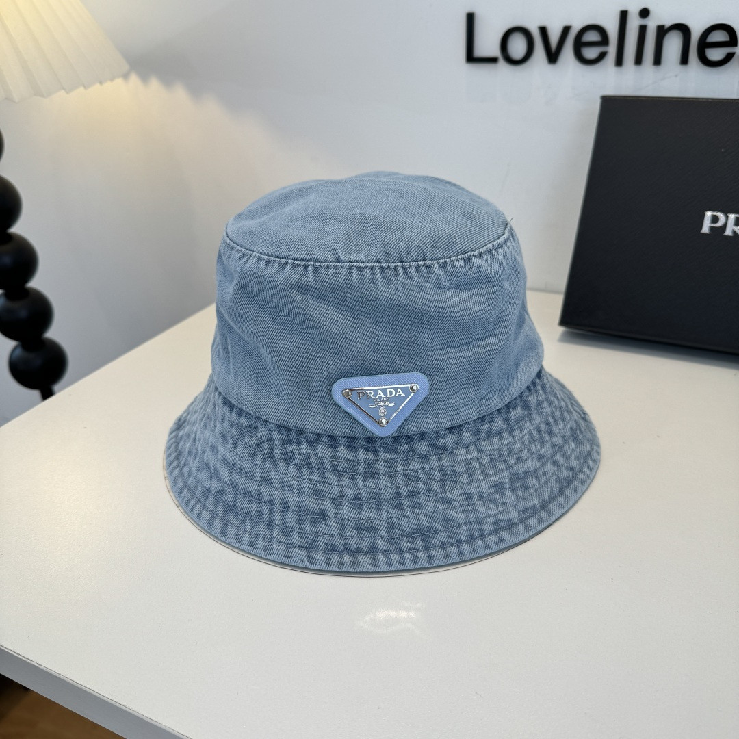 Pra*a bucket hat