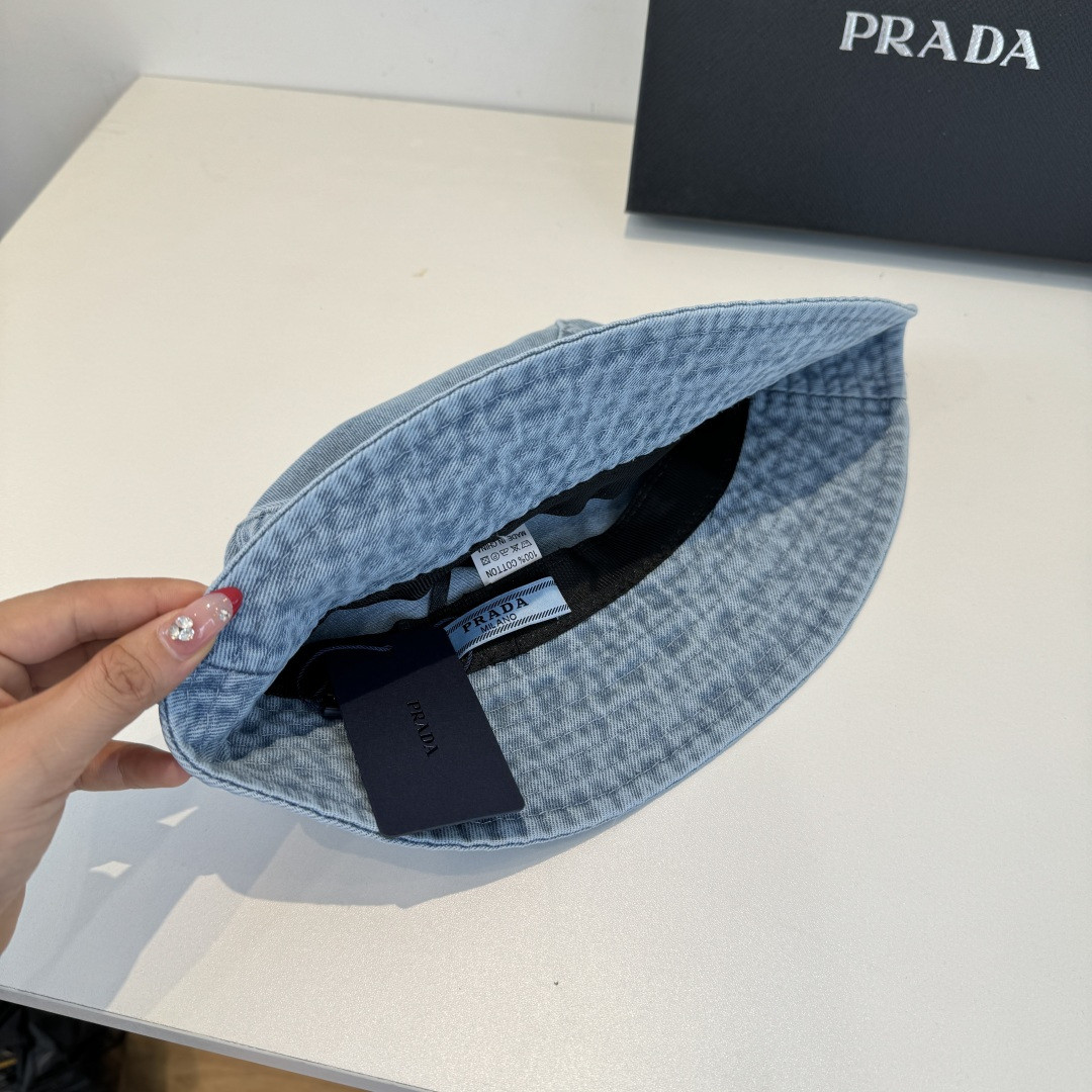 Pra*a bucket hat