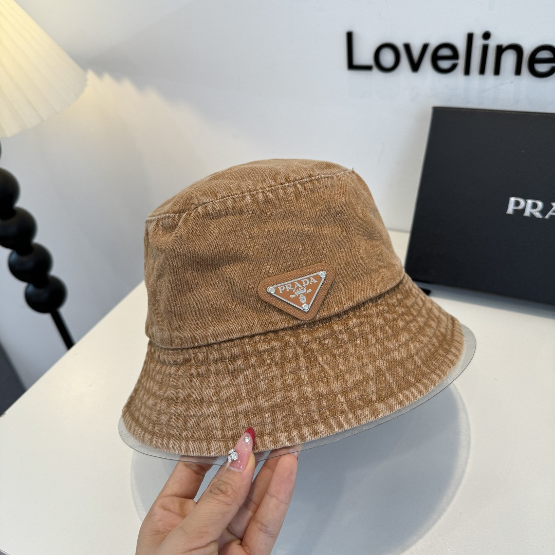 Pra*a bucket hat