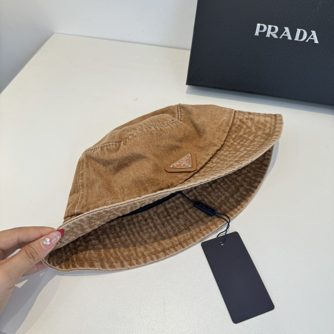 Pra*a bucket hat