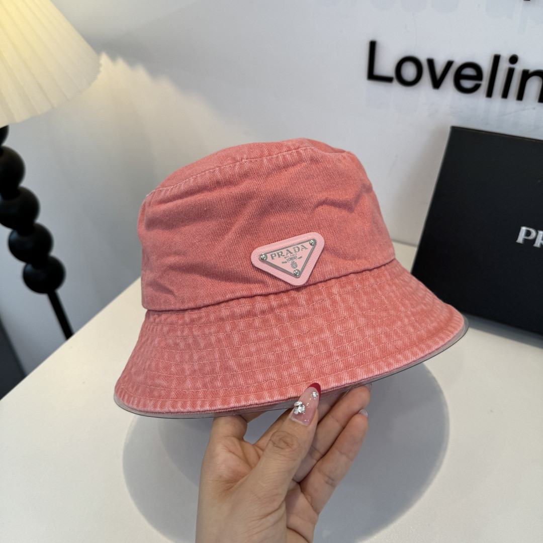 Pra*a bucket hat