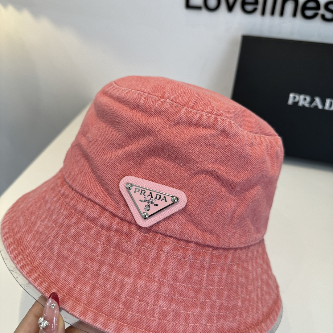 Pra*a bucket hat