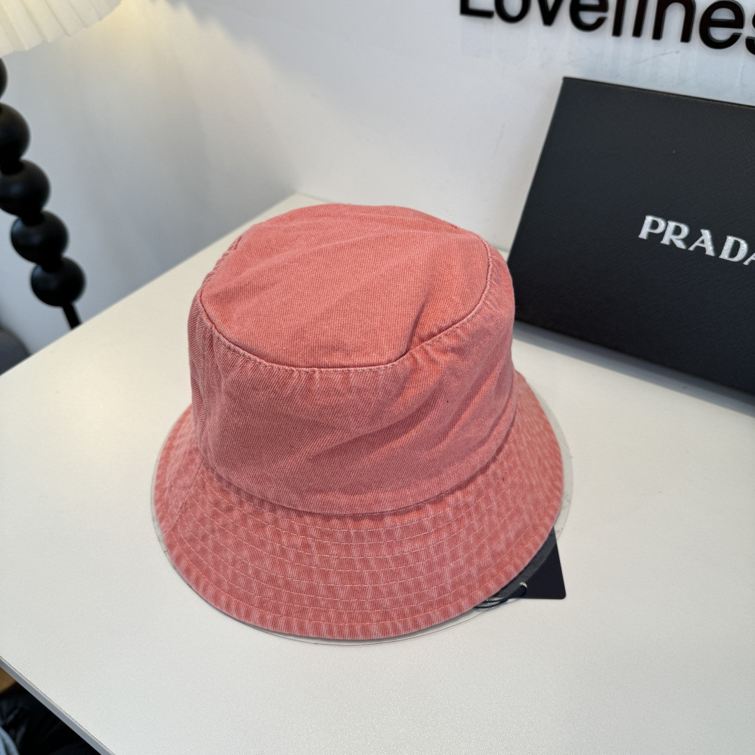 Pra*a bucket hat