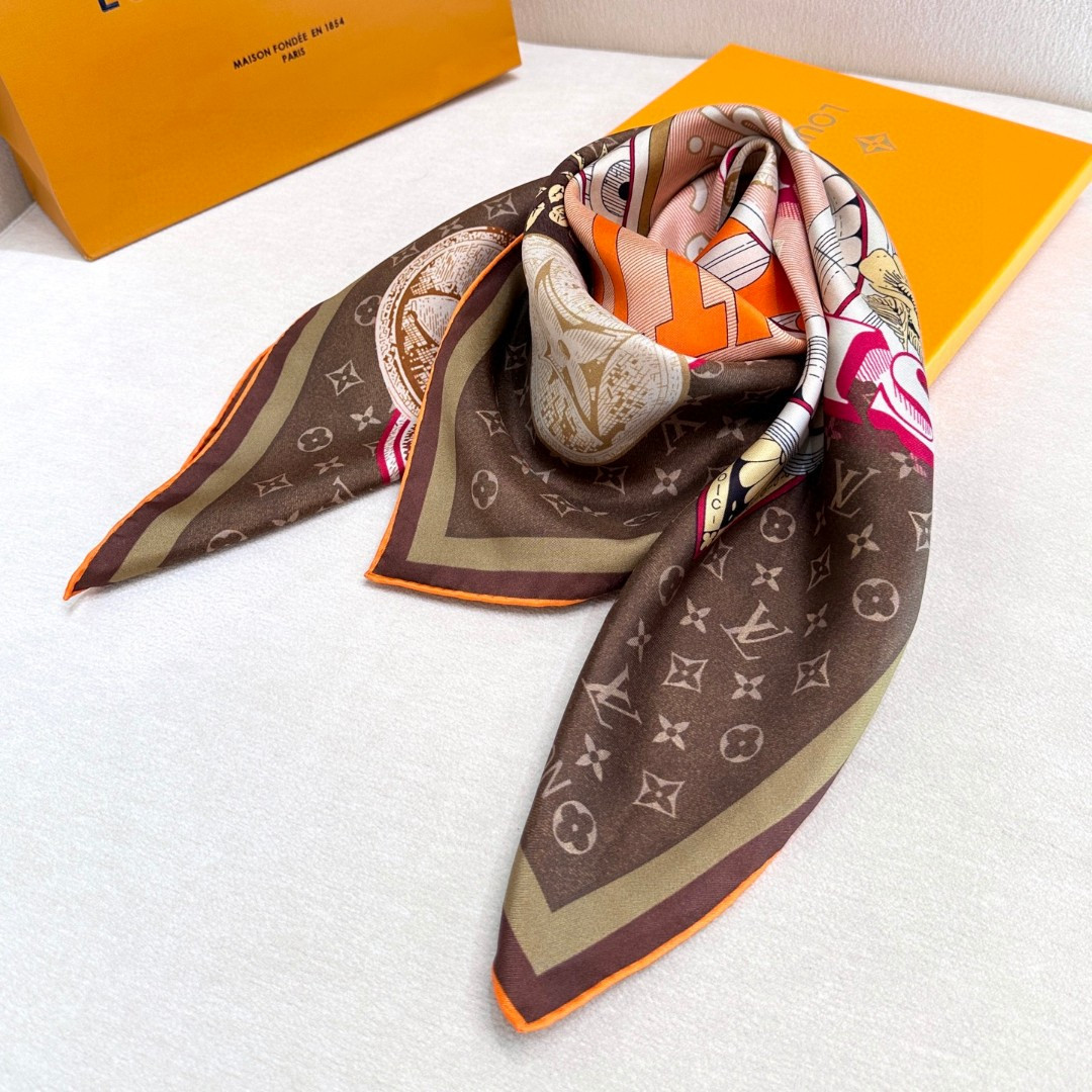 LV silk scarf 90x90cm