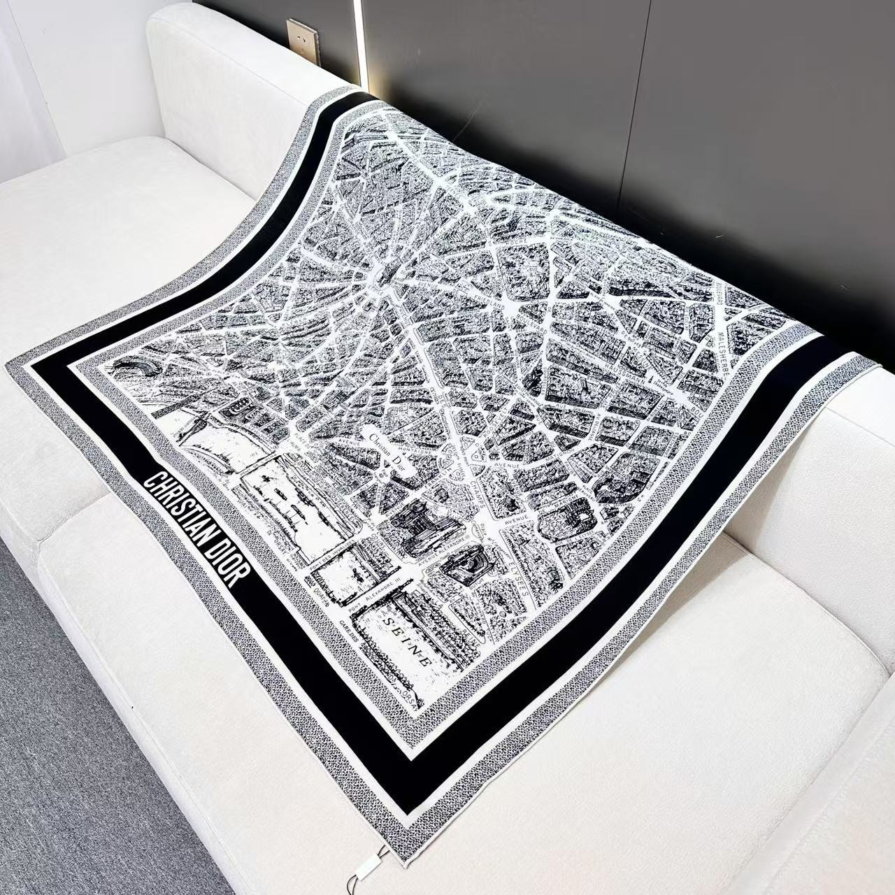 D*or silk scarf 110x110cm