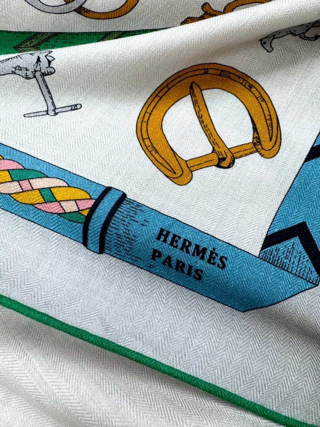H**mes scarf 135x135cm 70% cashmere 30% silk