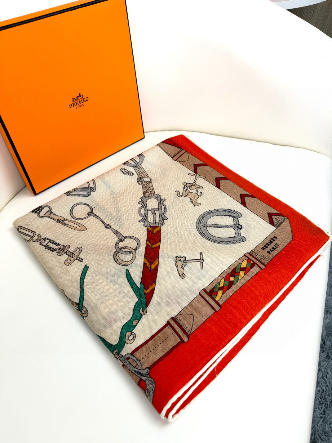 H**mes scarf 135x135cm 70% cashmere 30% silk
