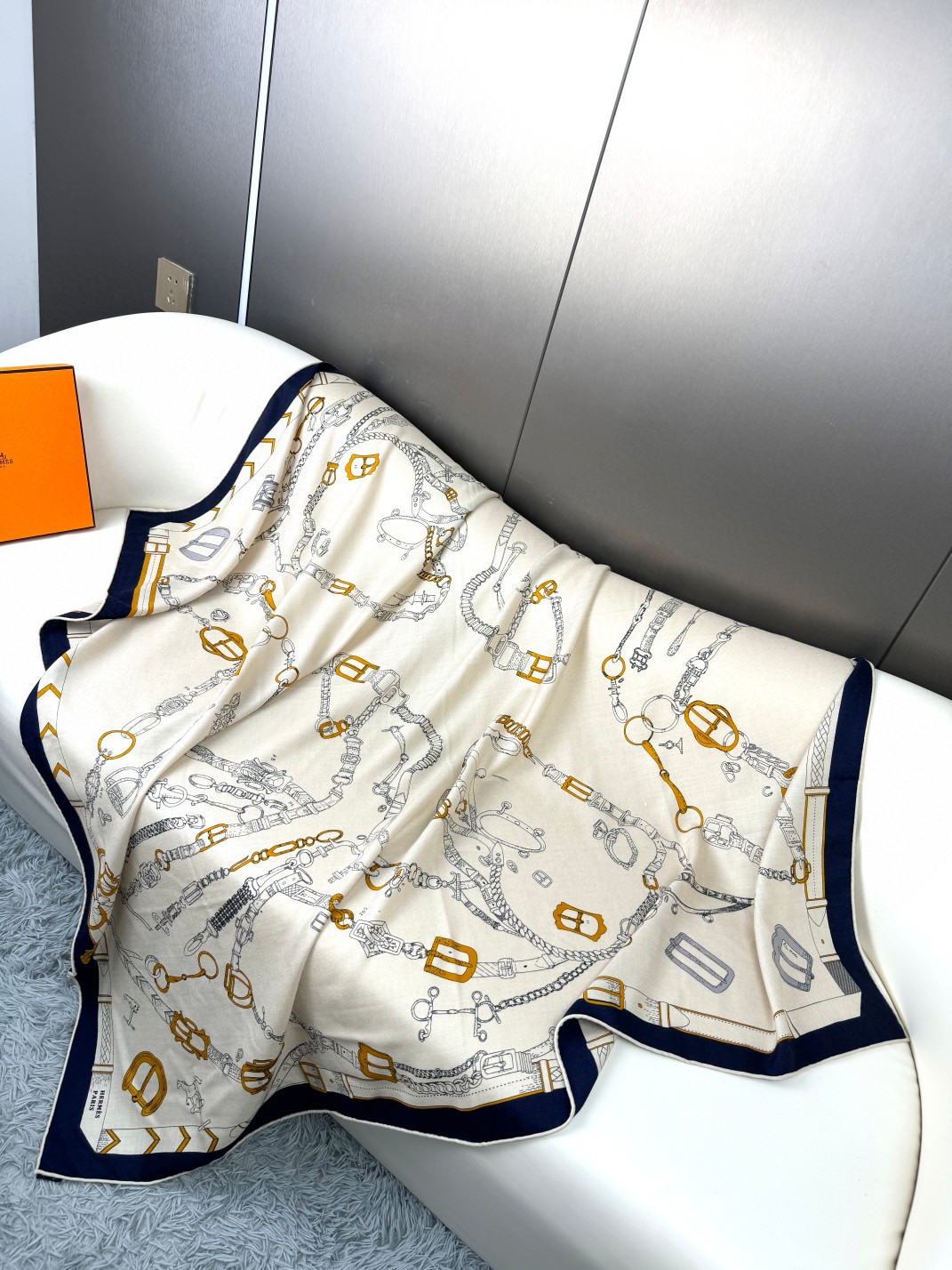 H**mes scarf 135x135cm 70% cashmere 30% silk