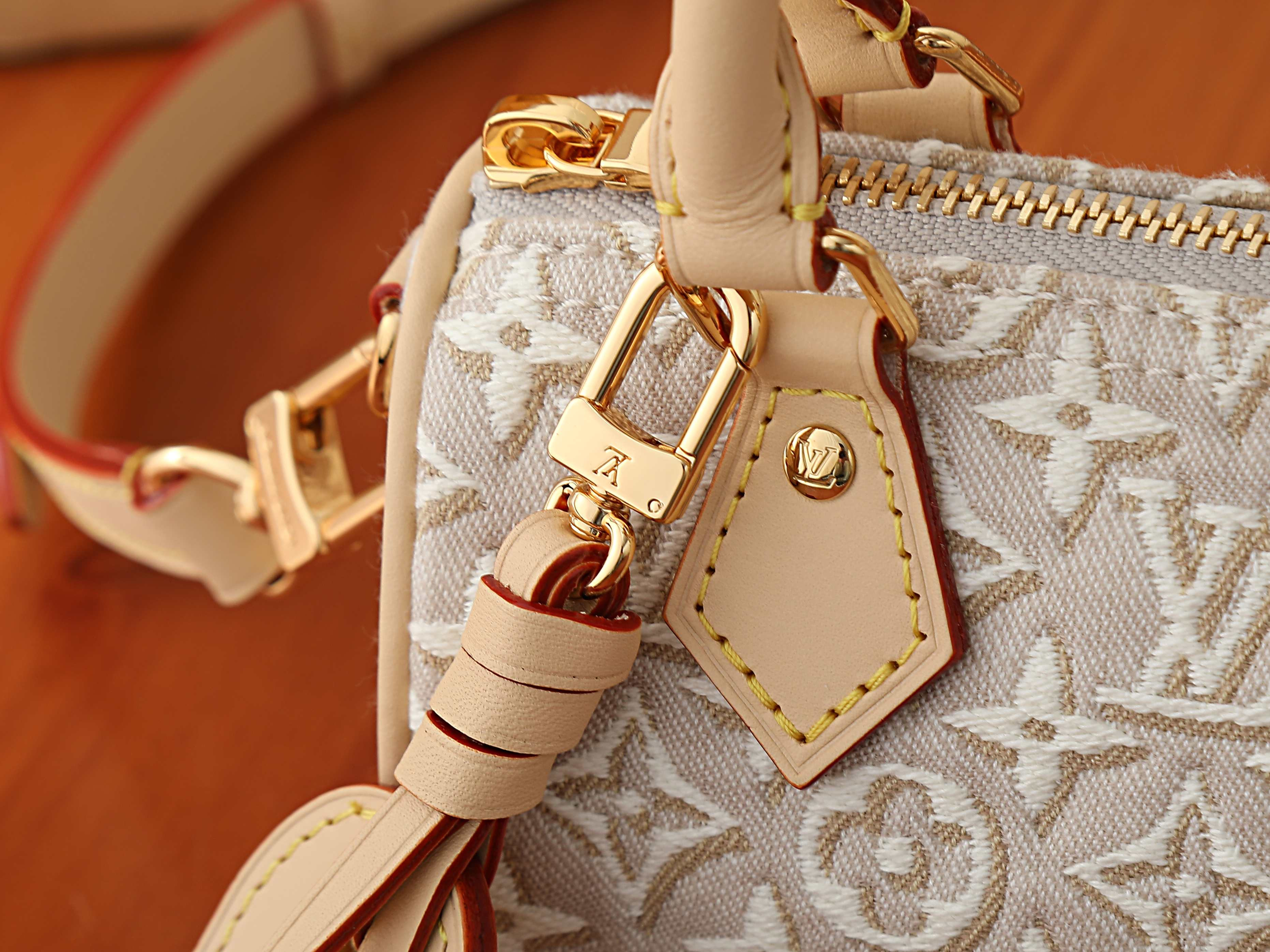 LV Nano Speedy M28502 16x10x7.5cm