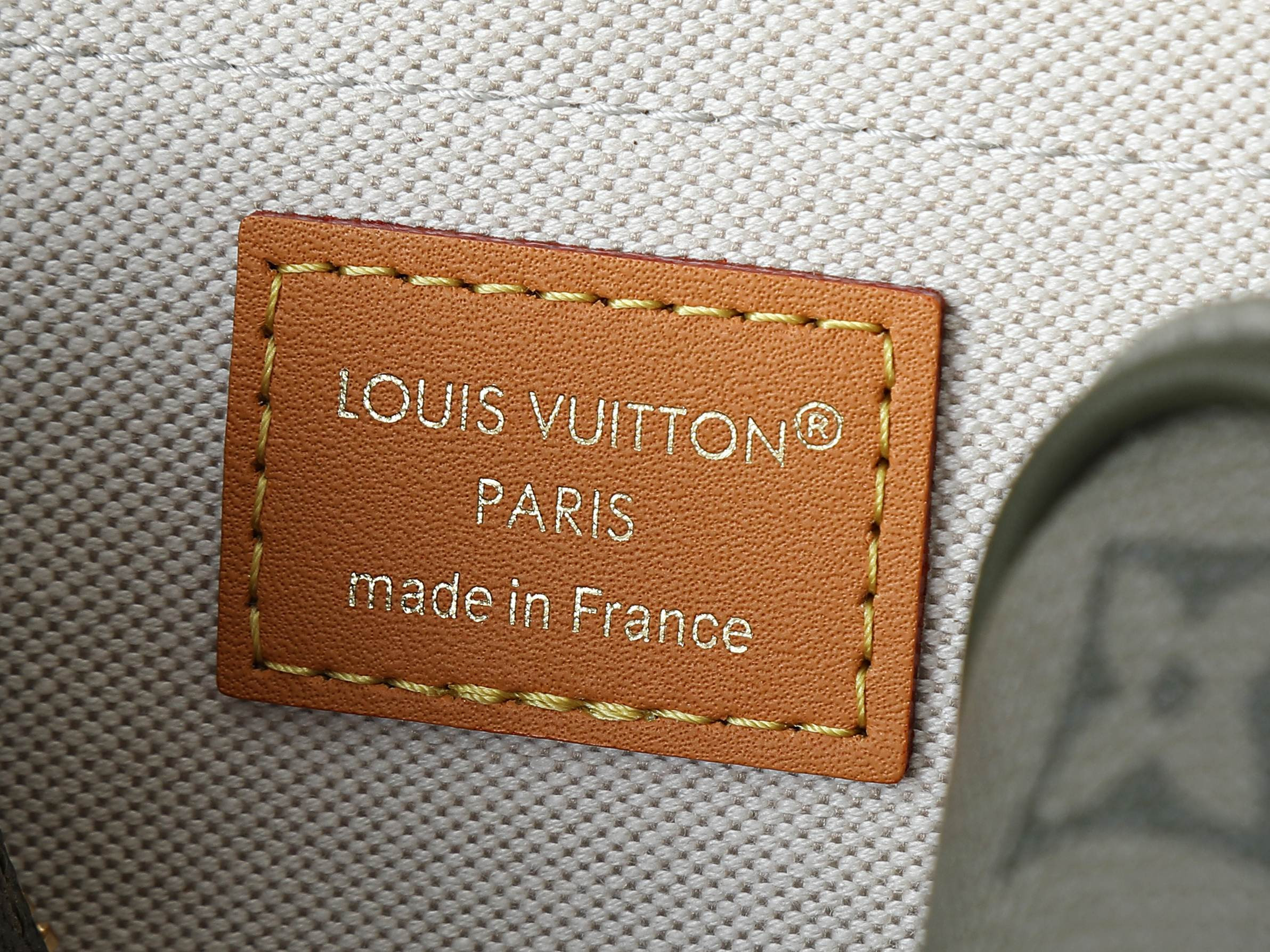 LV Trocadero Wearable Wallet M26937 20x13x6.5cm