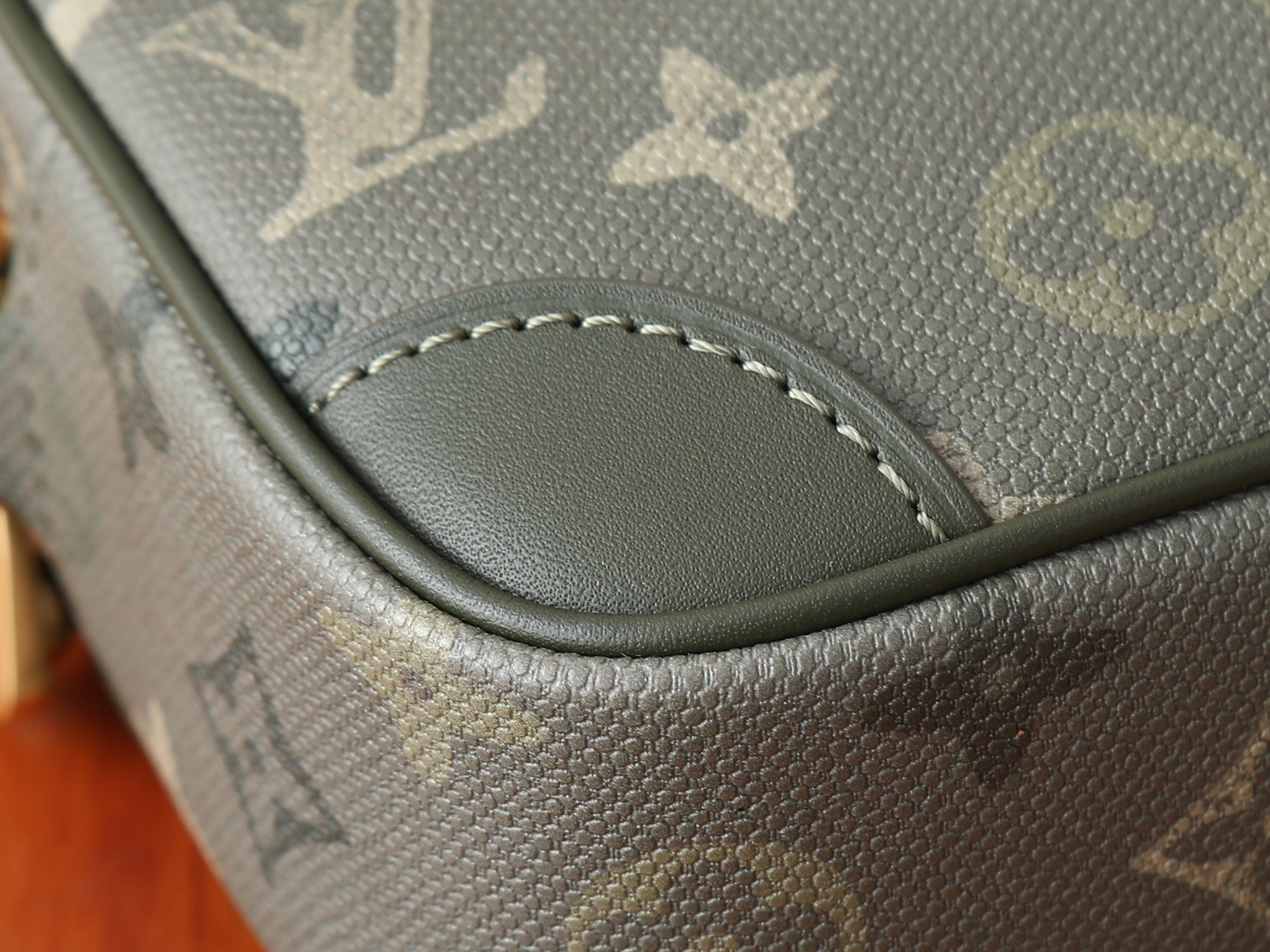 LV Trocadero Wearable Wallet M26937 20x13x6.5cm